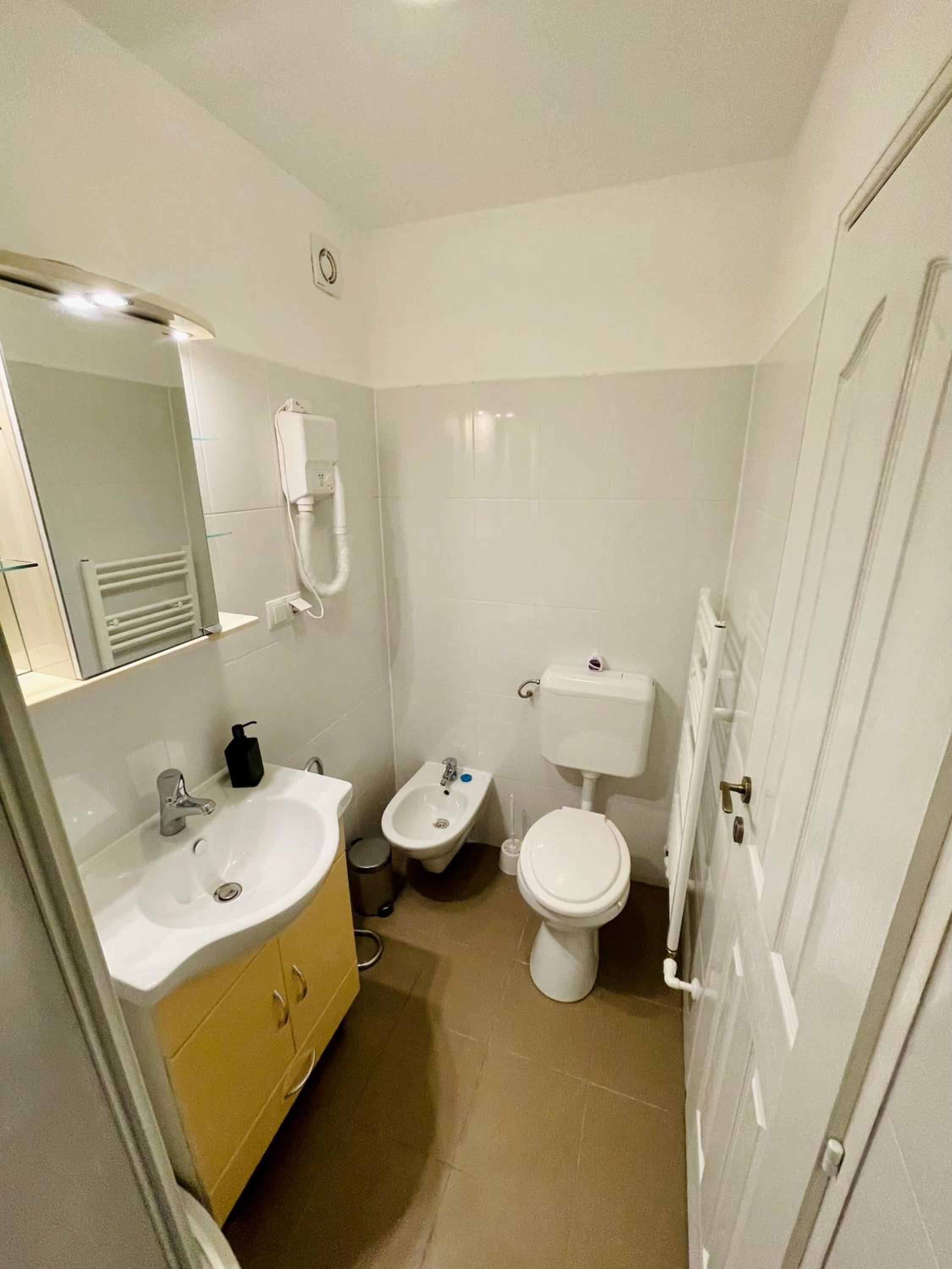 Double Room - Photo 6