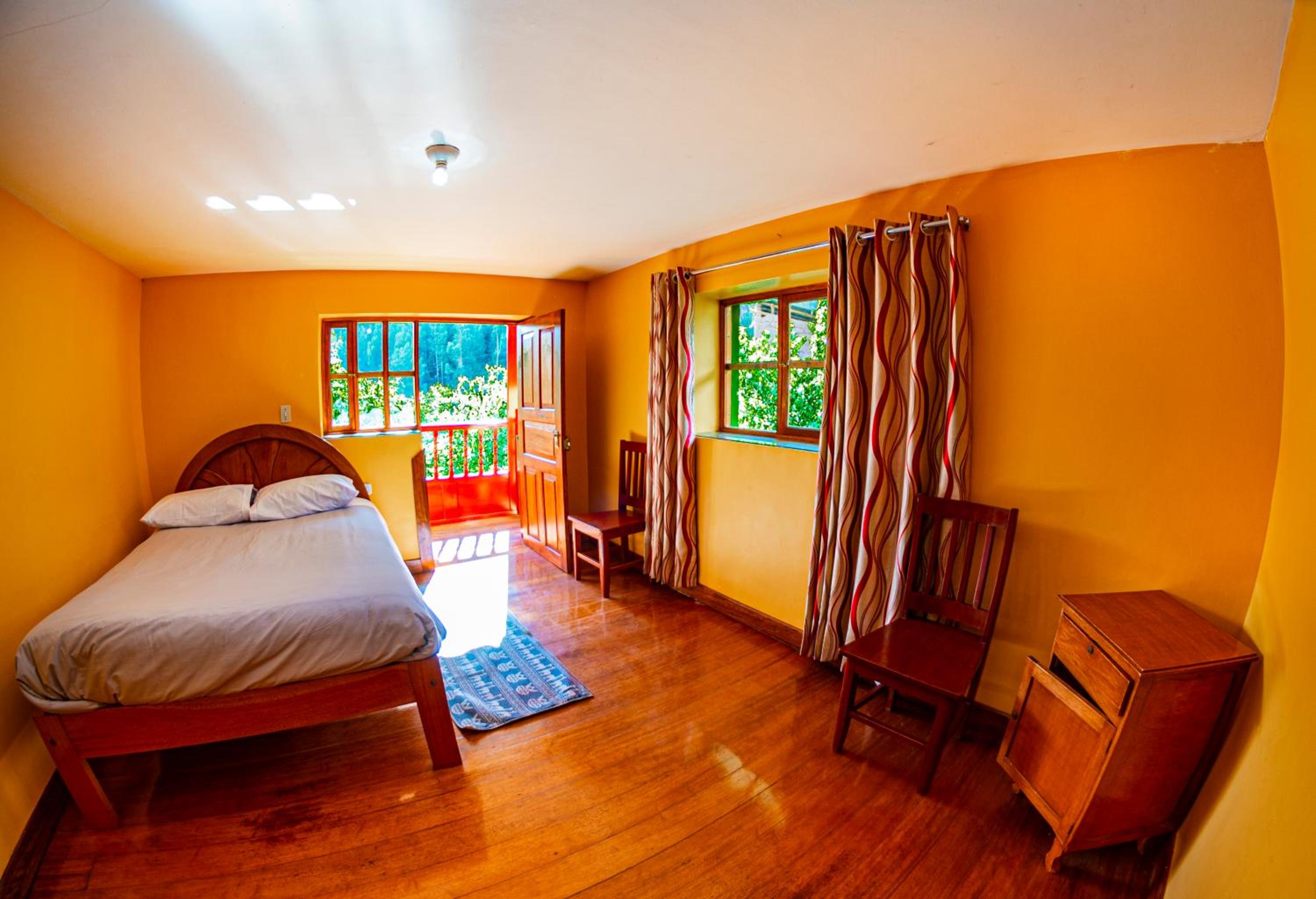 Standard Twin Room with Shared Bathroom photo 2