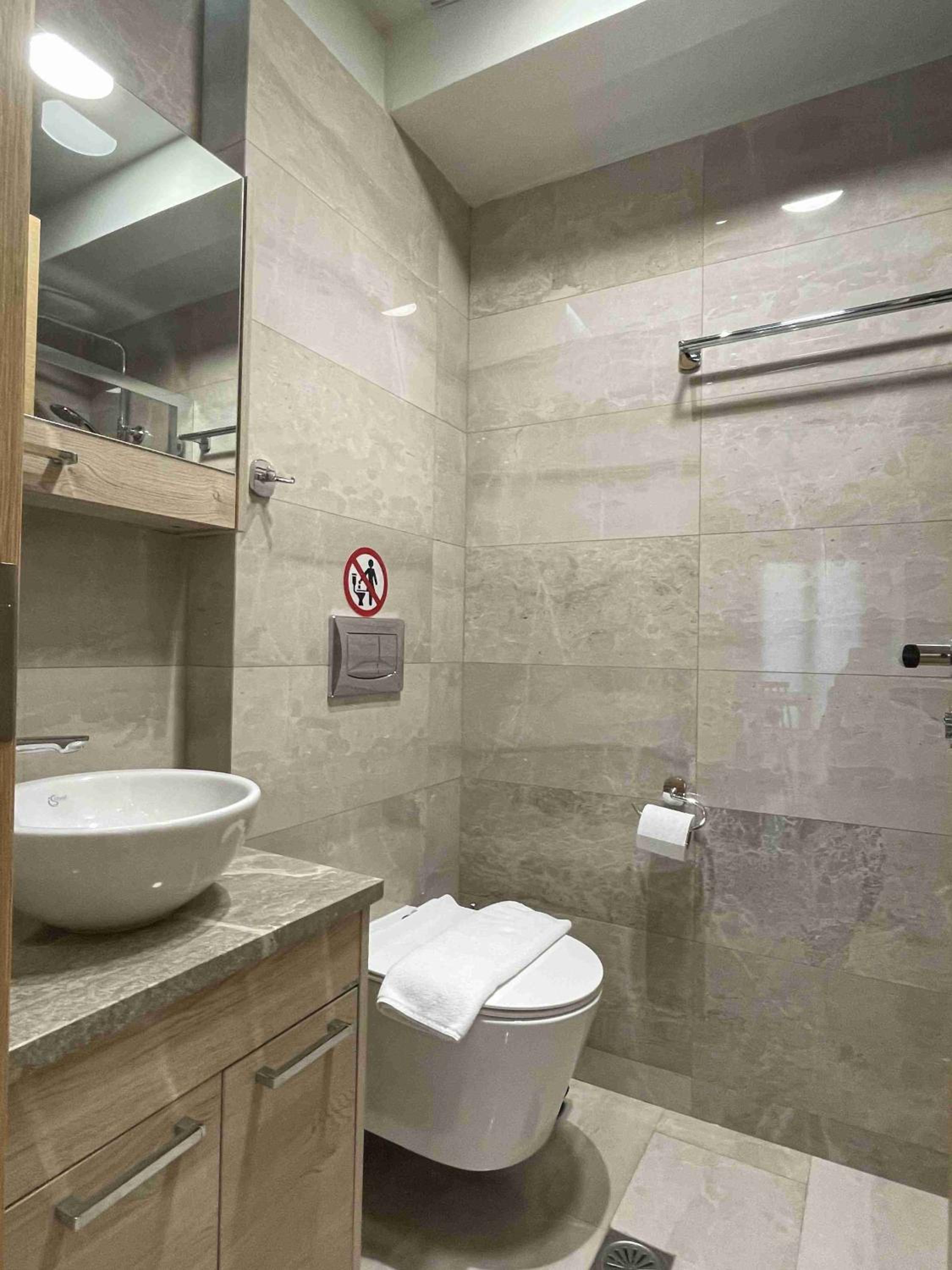 Two-Bedroom Apartment with Balcony & Acropolis View photo 3