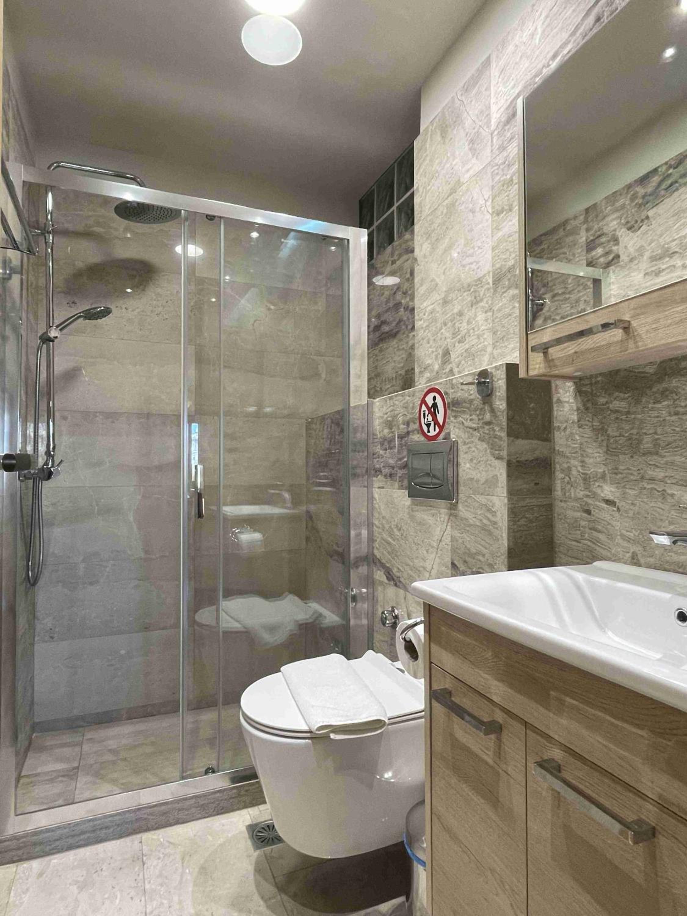 Superior Two-Bedroom Apartment with Balcony & Acropolis View photo 2