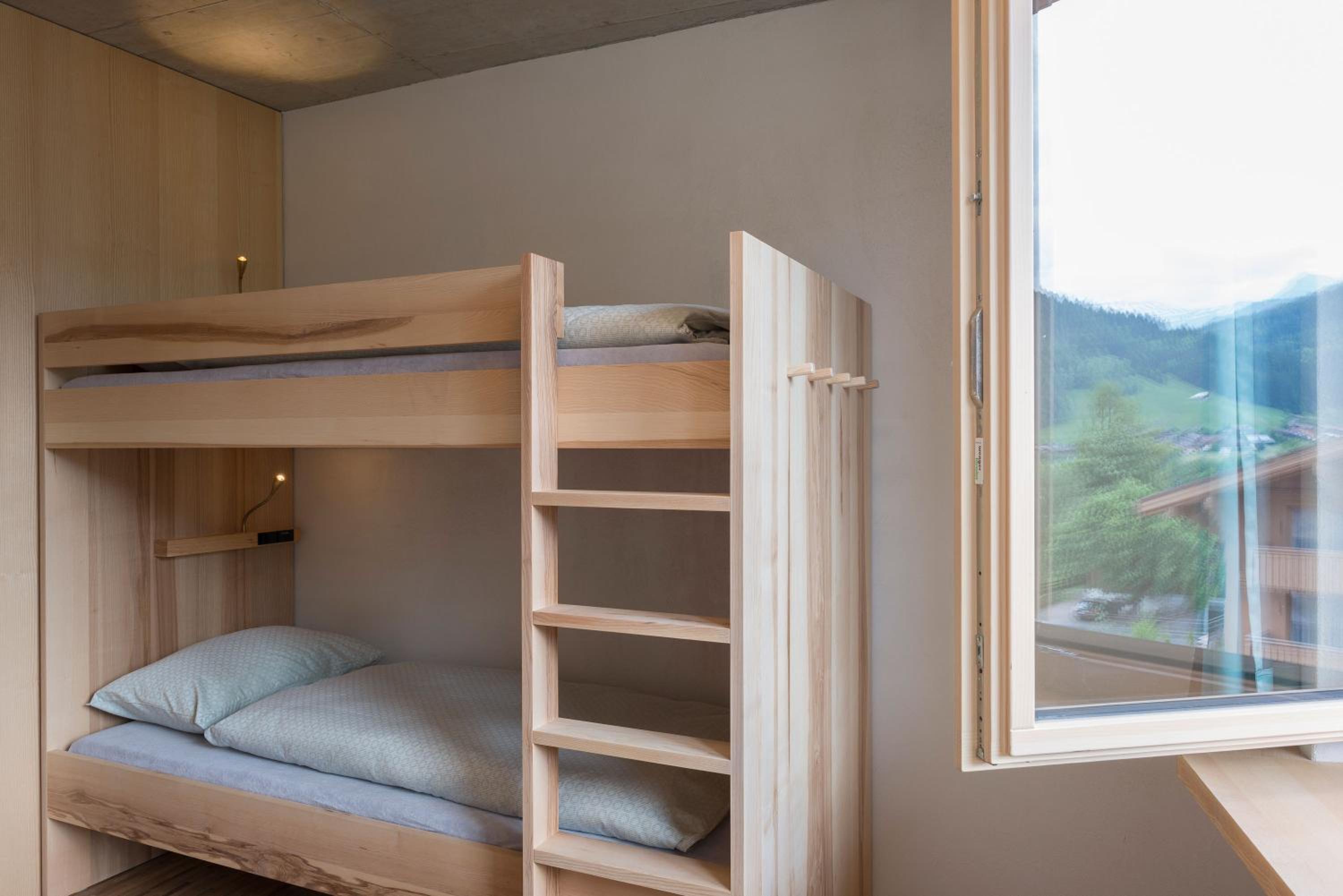 Sextuple Room with Shared Bathroom photo 2