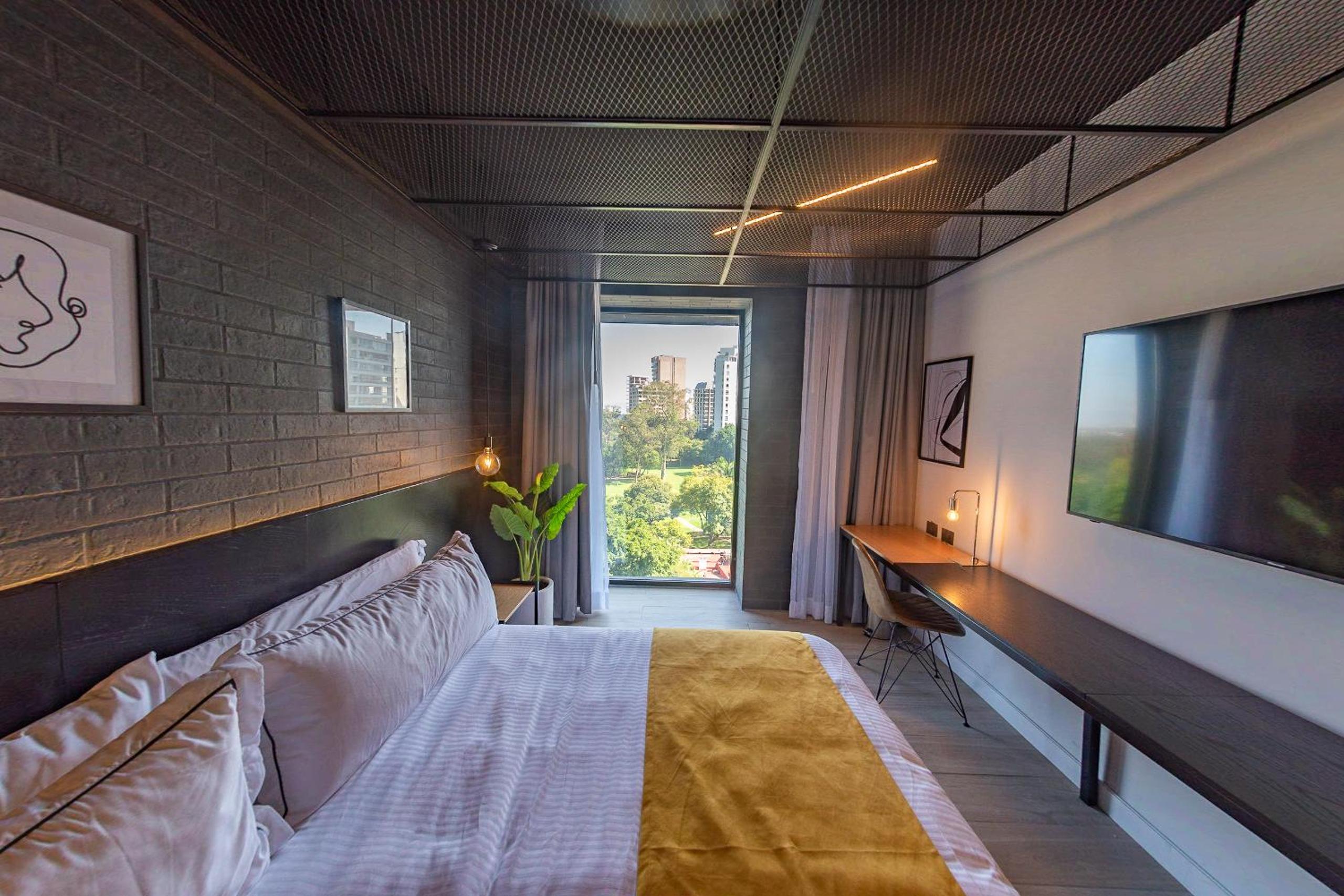 Deluxe King Room - Photo 18