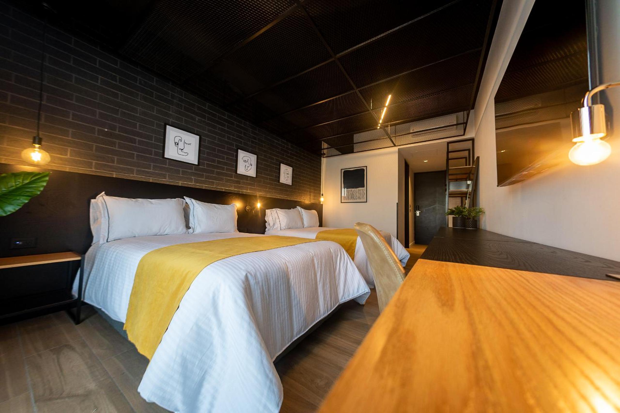 Twin Room - Photo 7