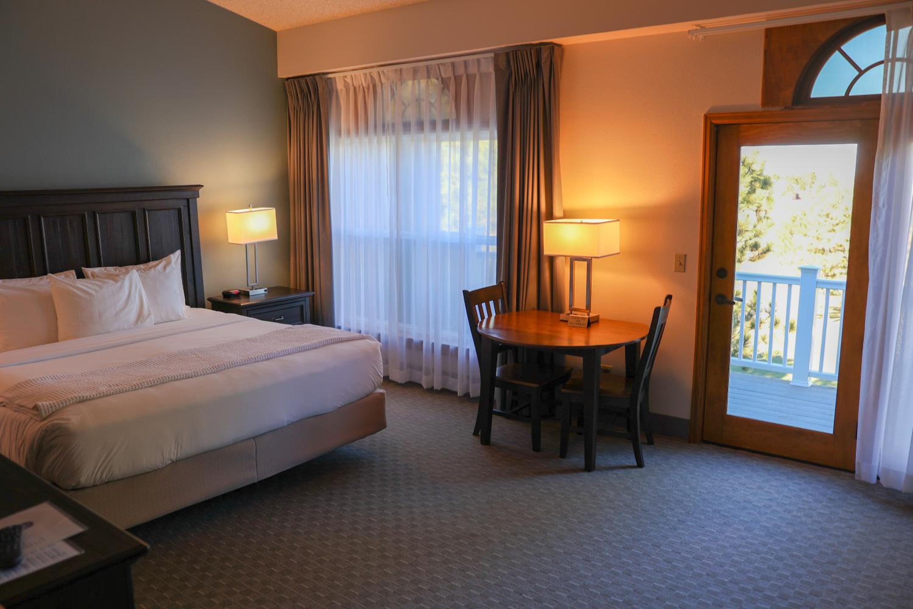 Deluxe King Room - Photo 1