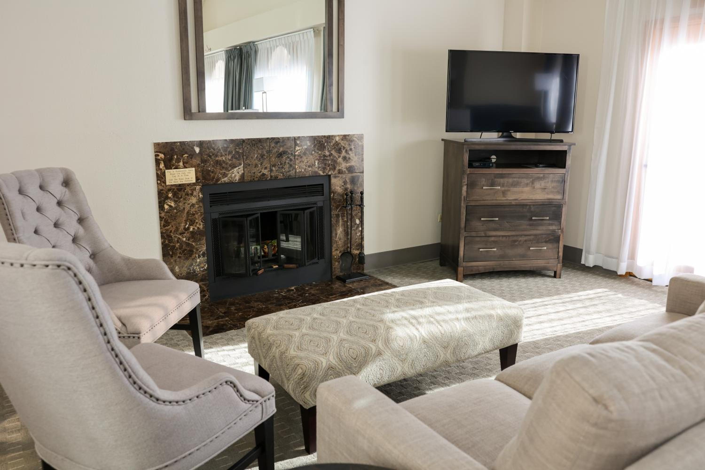 Suite - Photo 3