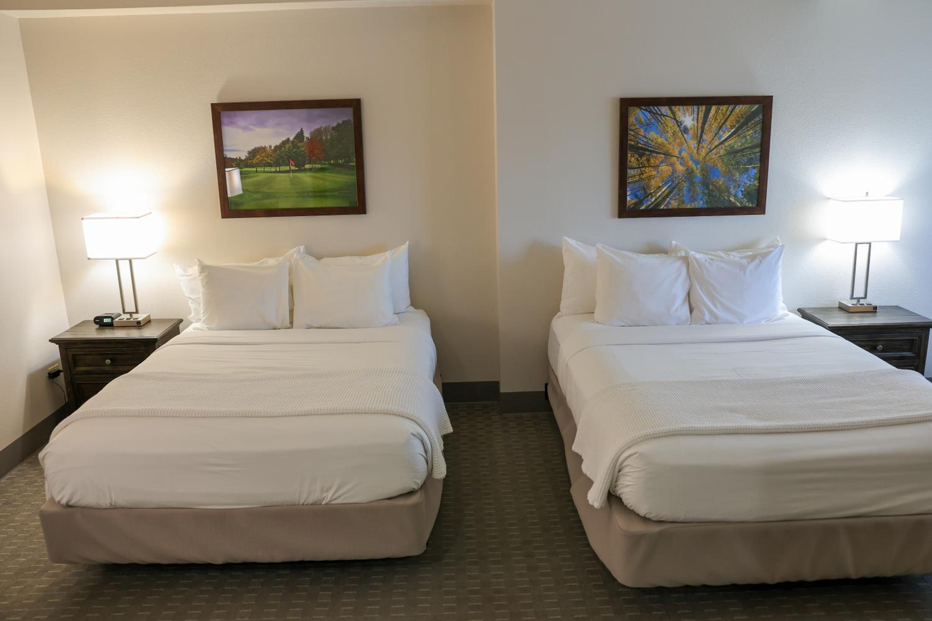 Standard Queen Room with Two Queen Beds - Photo 2