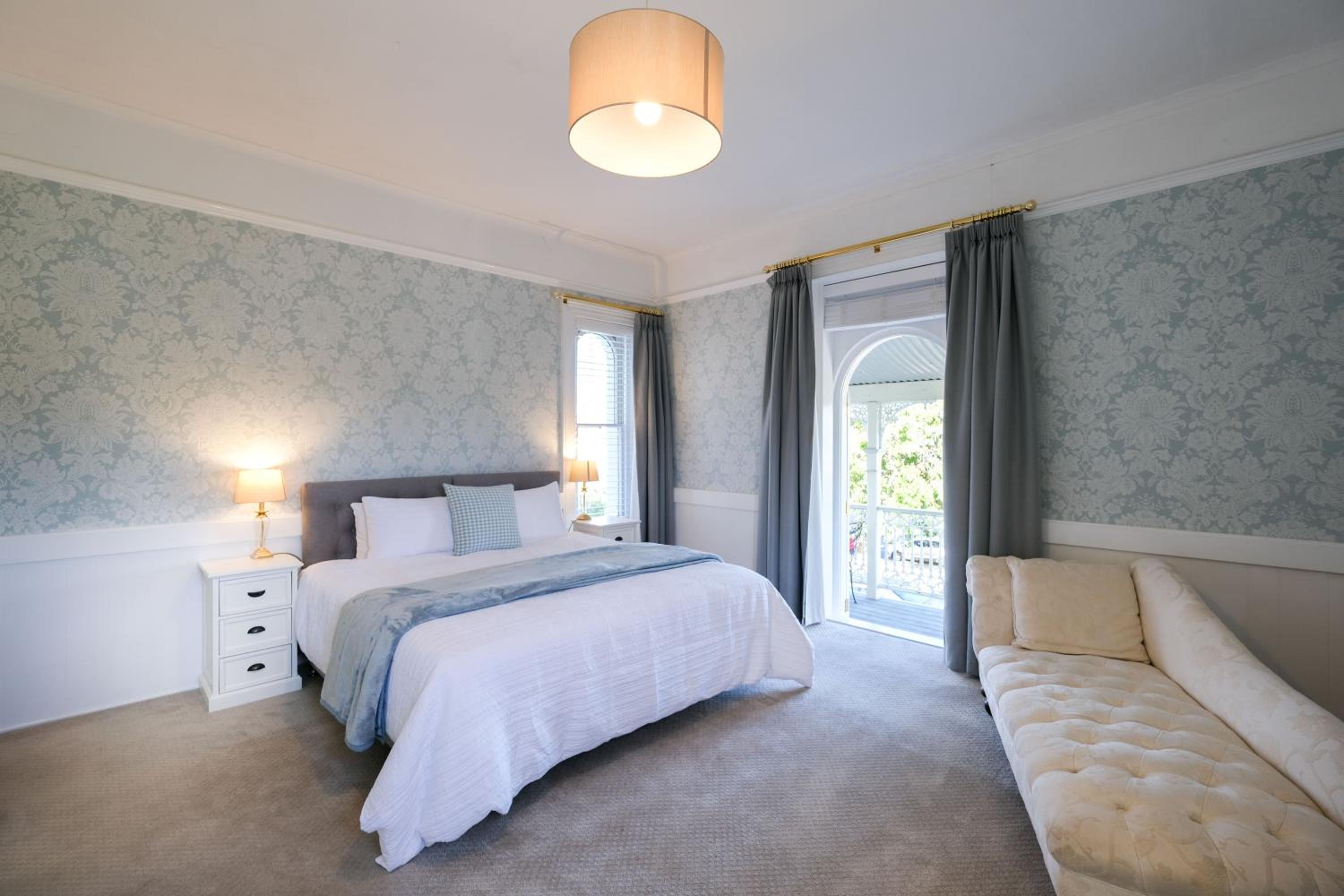 King Suite with Balcony photo 1