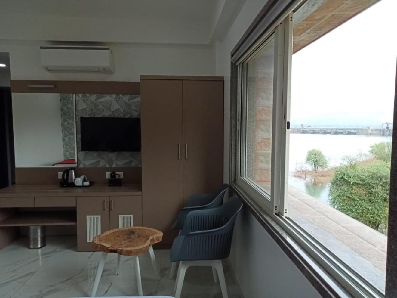 Twin Room With Mountain View photo 2
