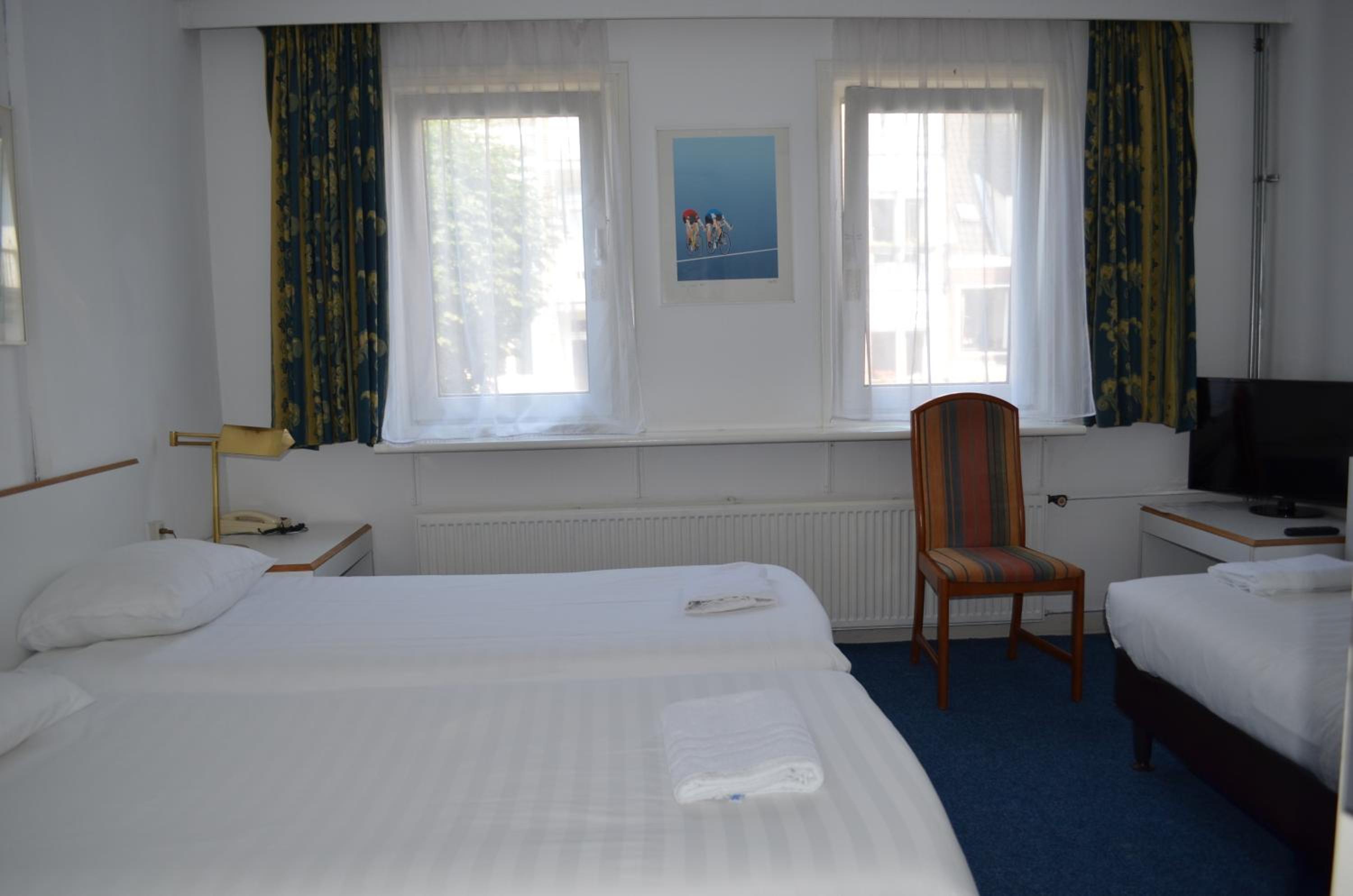 Triple Room with Private Bathroom photo 2