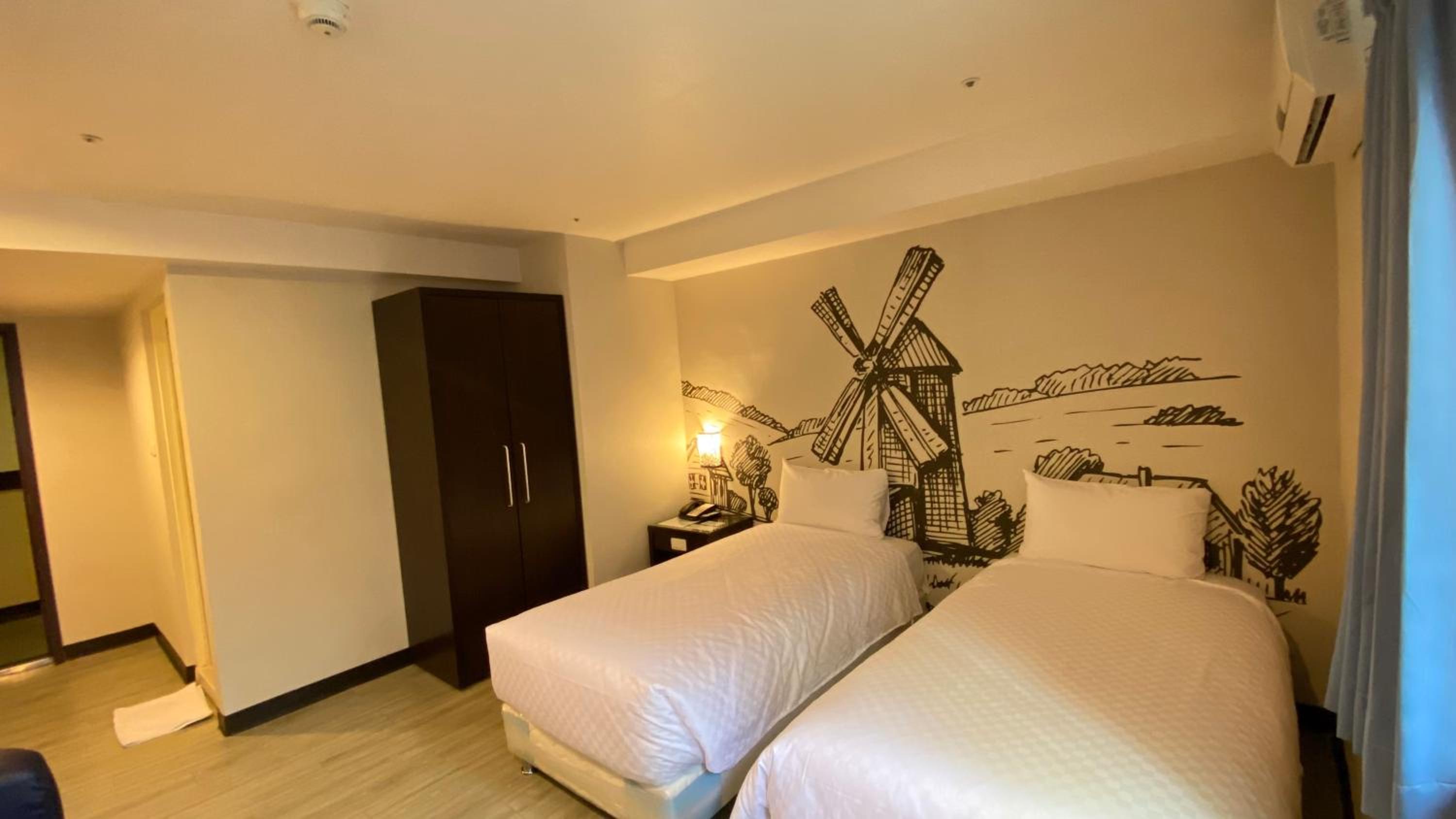 Standard Twin Room - Photo 3