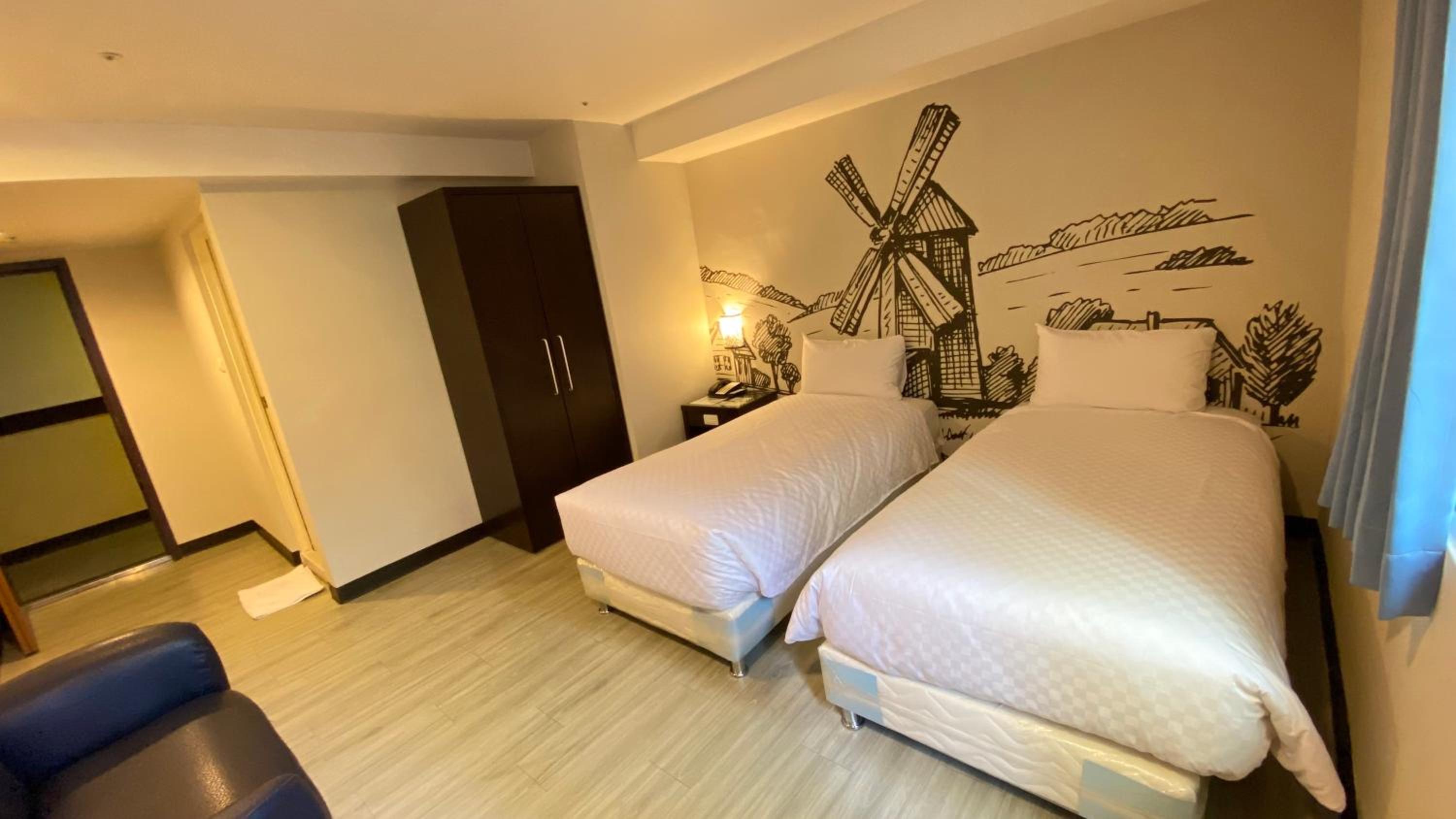 Standard Twin Room - Photo 4