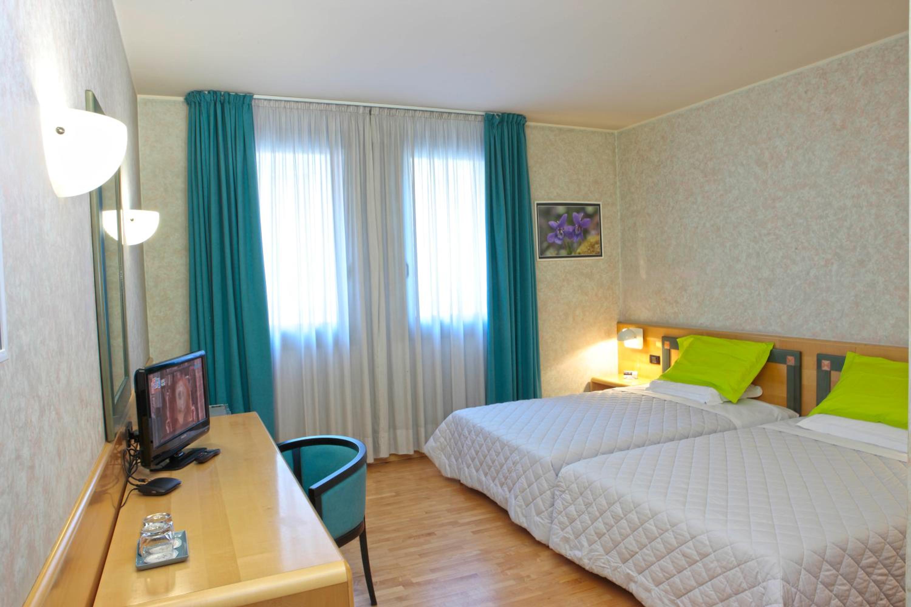 Economy Quadruple Room photo 2