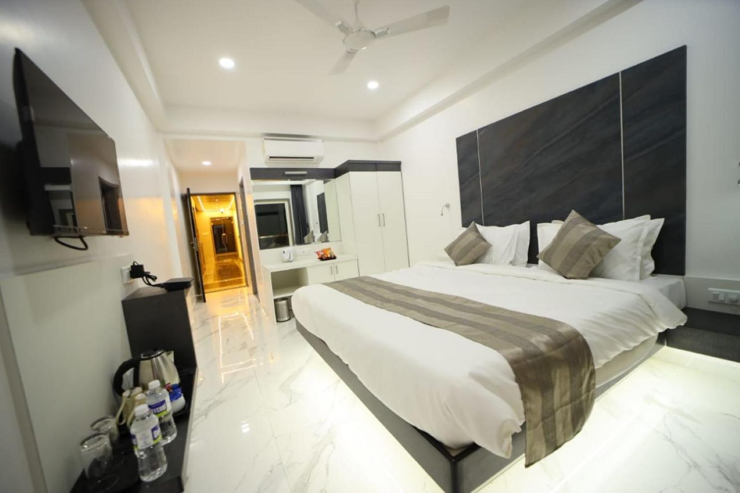 King Room With Lake View photo 2