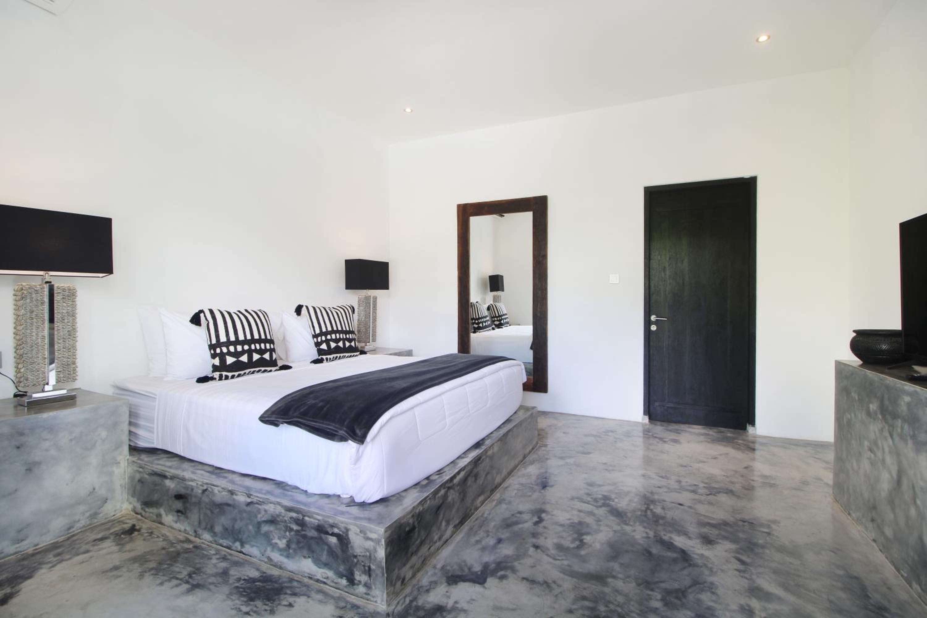 Two-Bedroom Villa - Photo 31