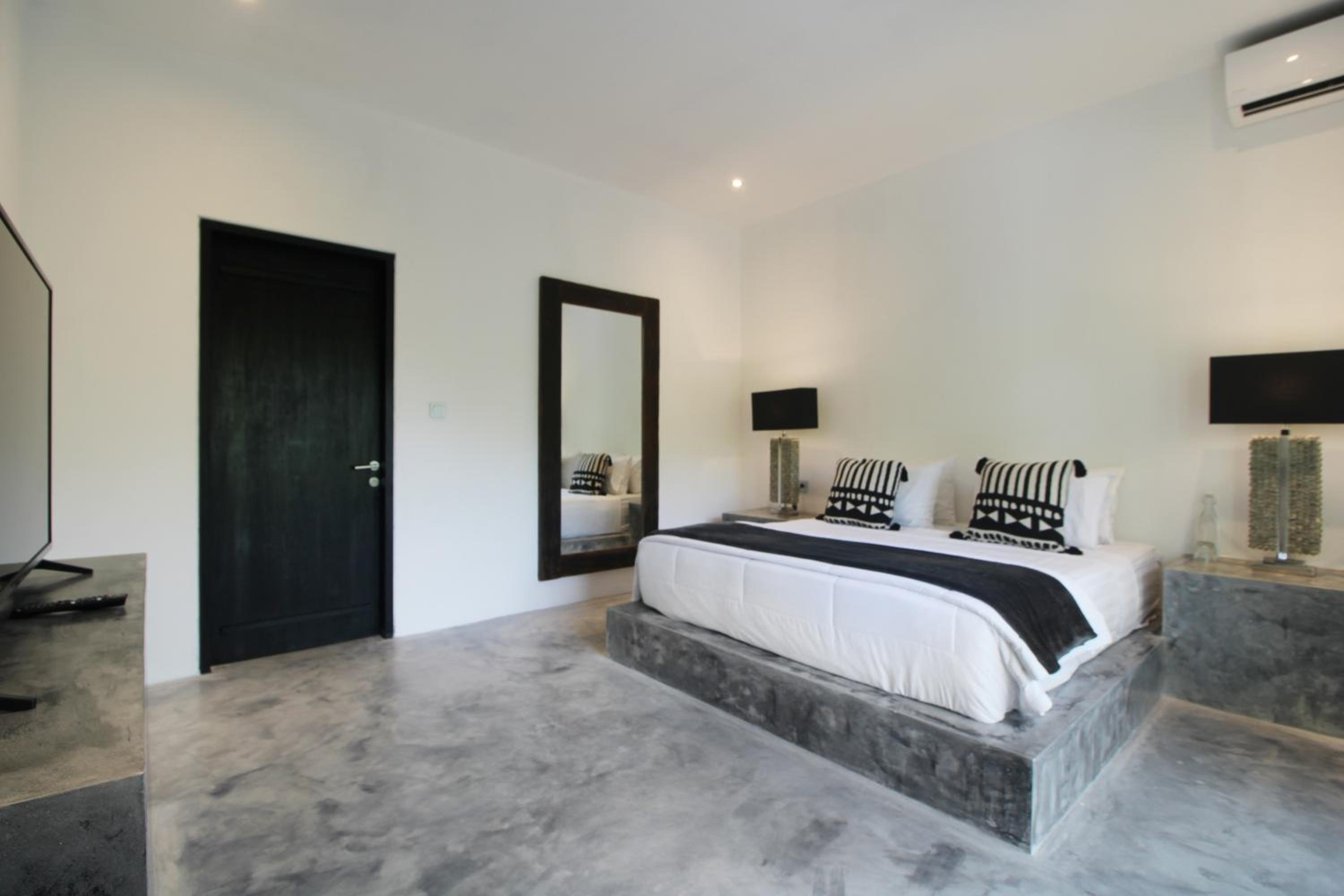 Two-Bedroom Villa - Photo 23