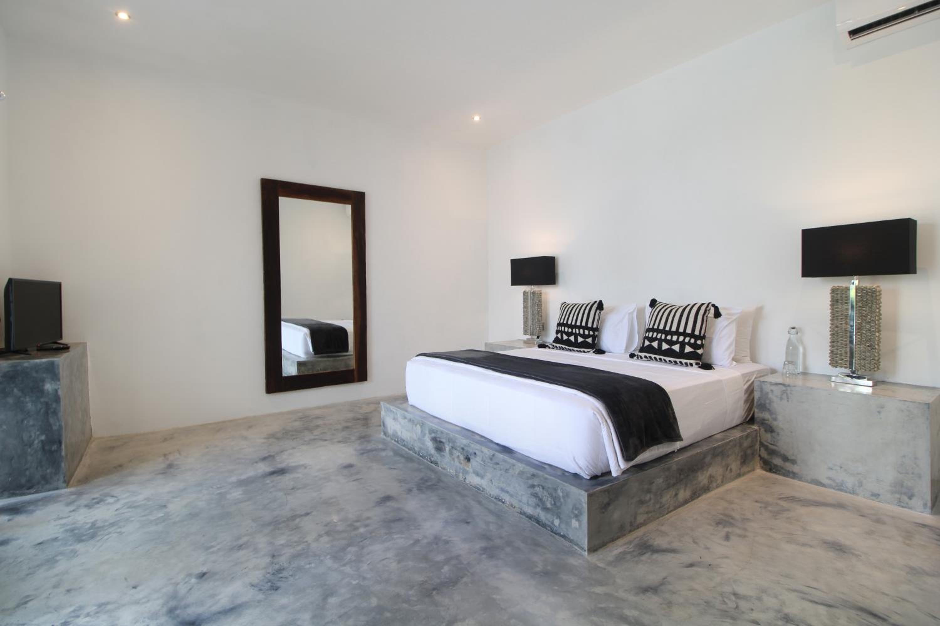 Two-Bedroom Villa - Photo 12