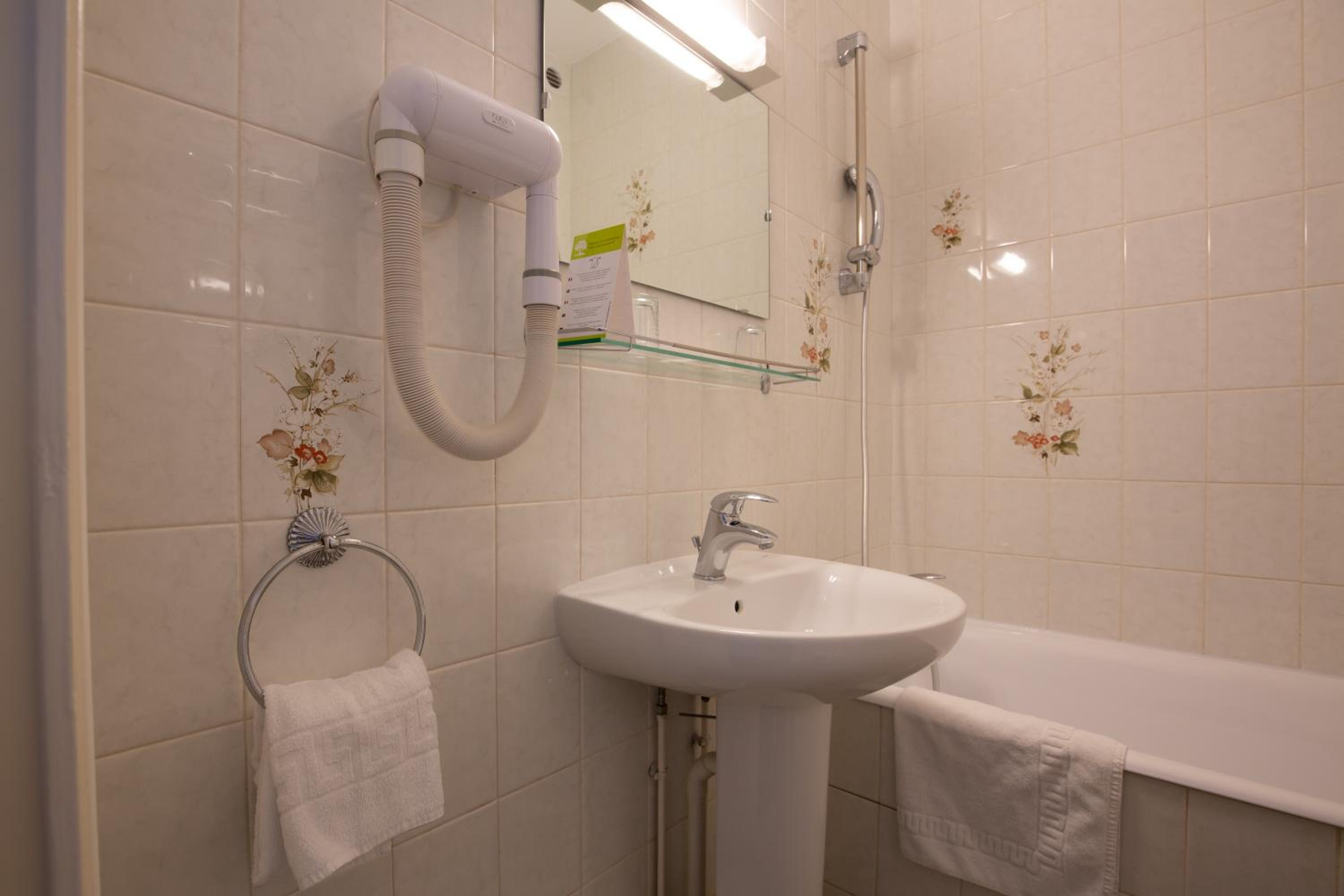 Standard Double Room - Photo 6