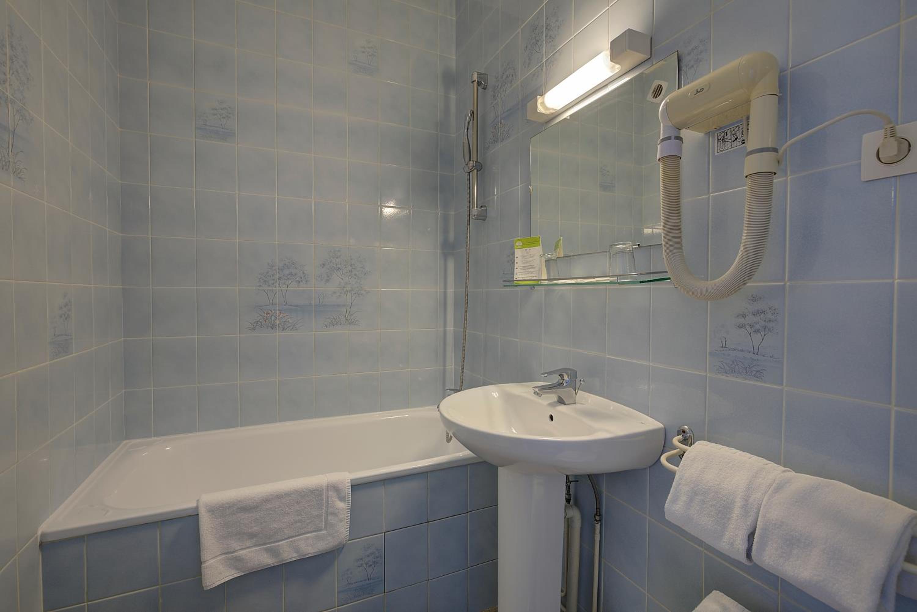 Standard Double Room - Photo 5