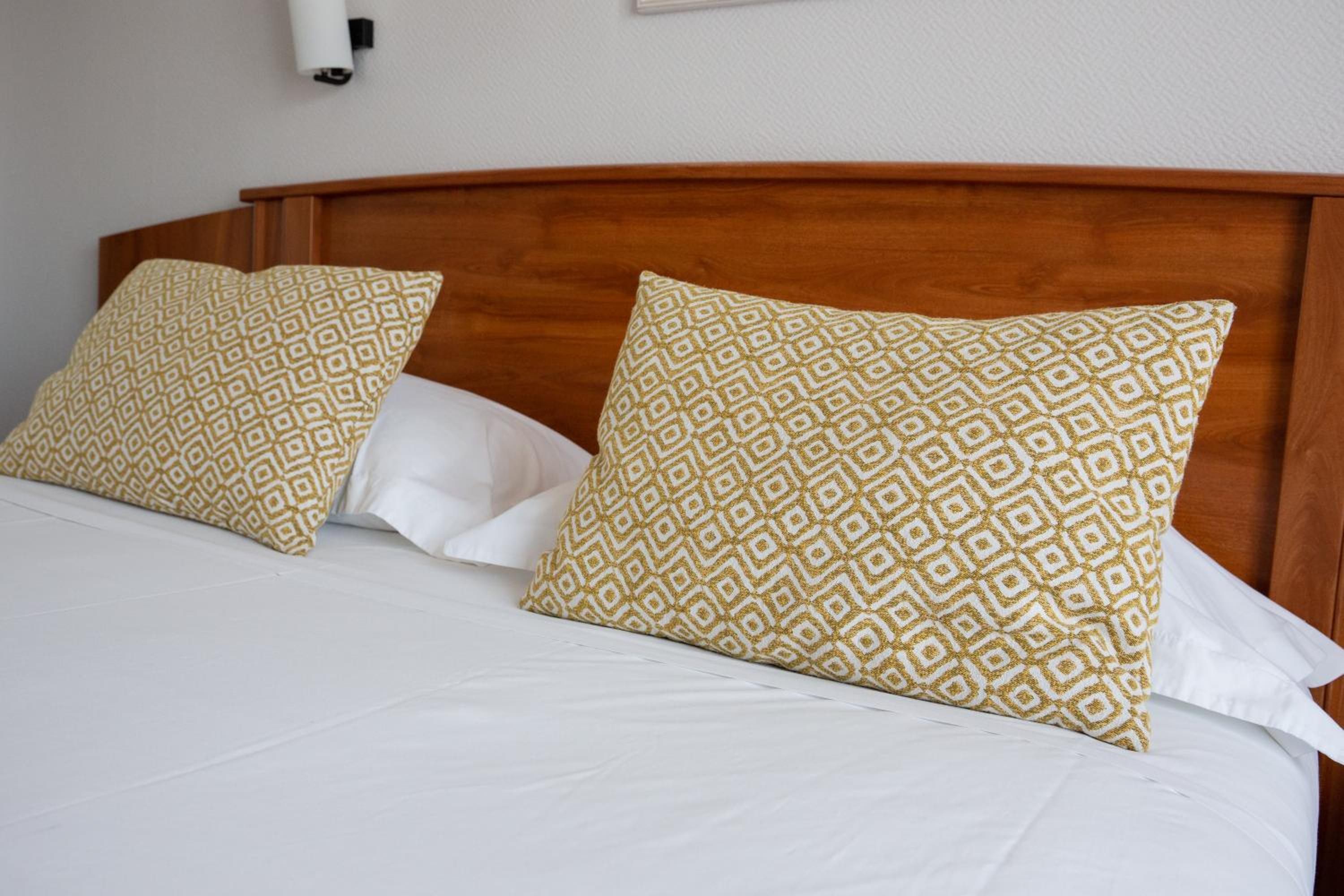 Standard Double Room - Photo 2