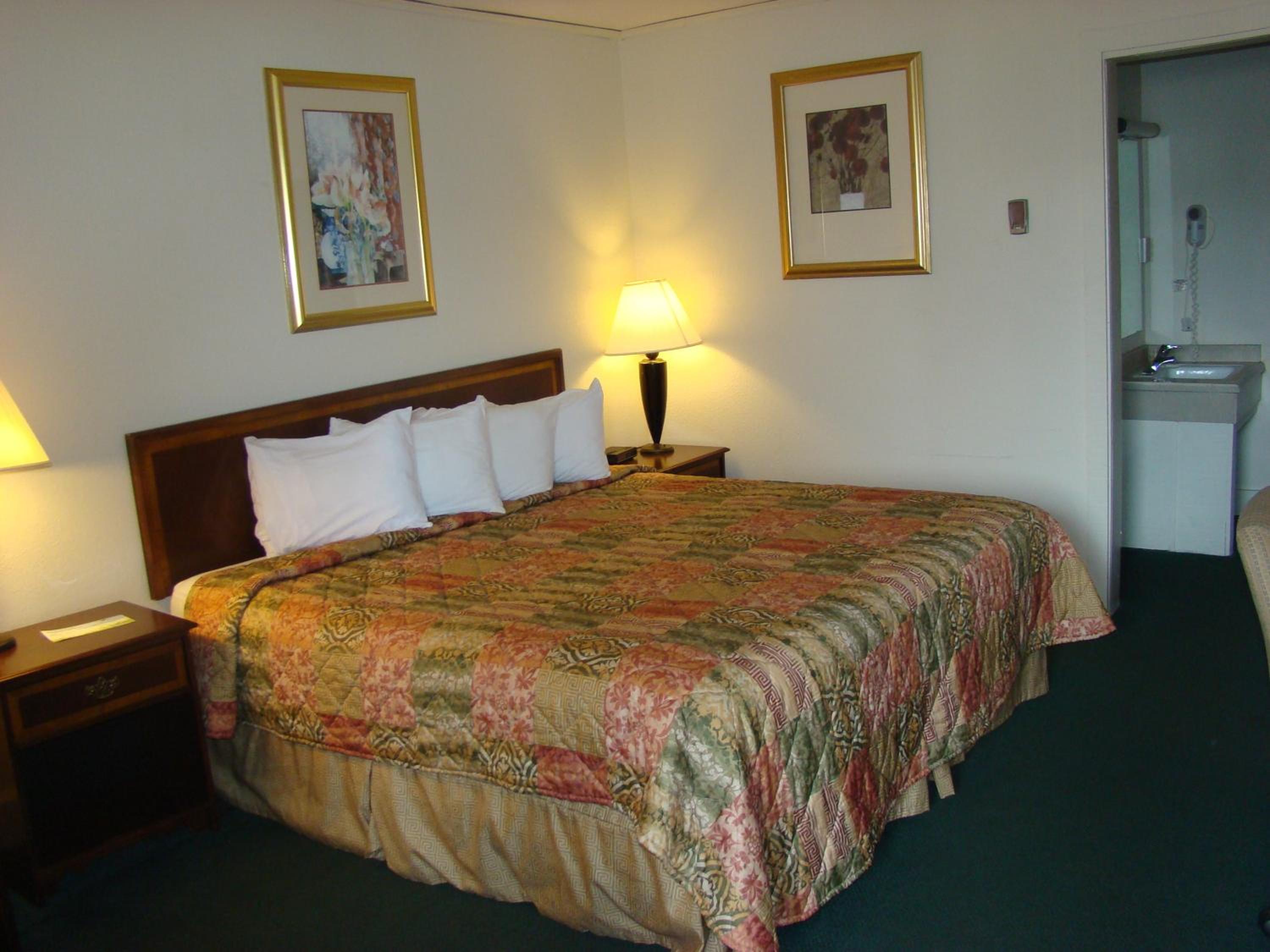 King Room - Non-Smoking photo 1