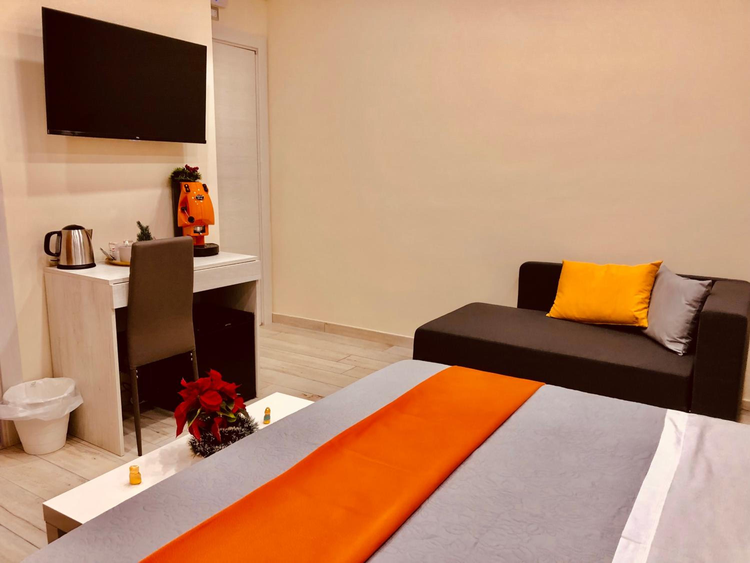 Deluxe Double Room with Balcony - Photo 3