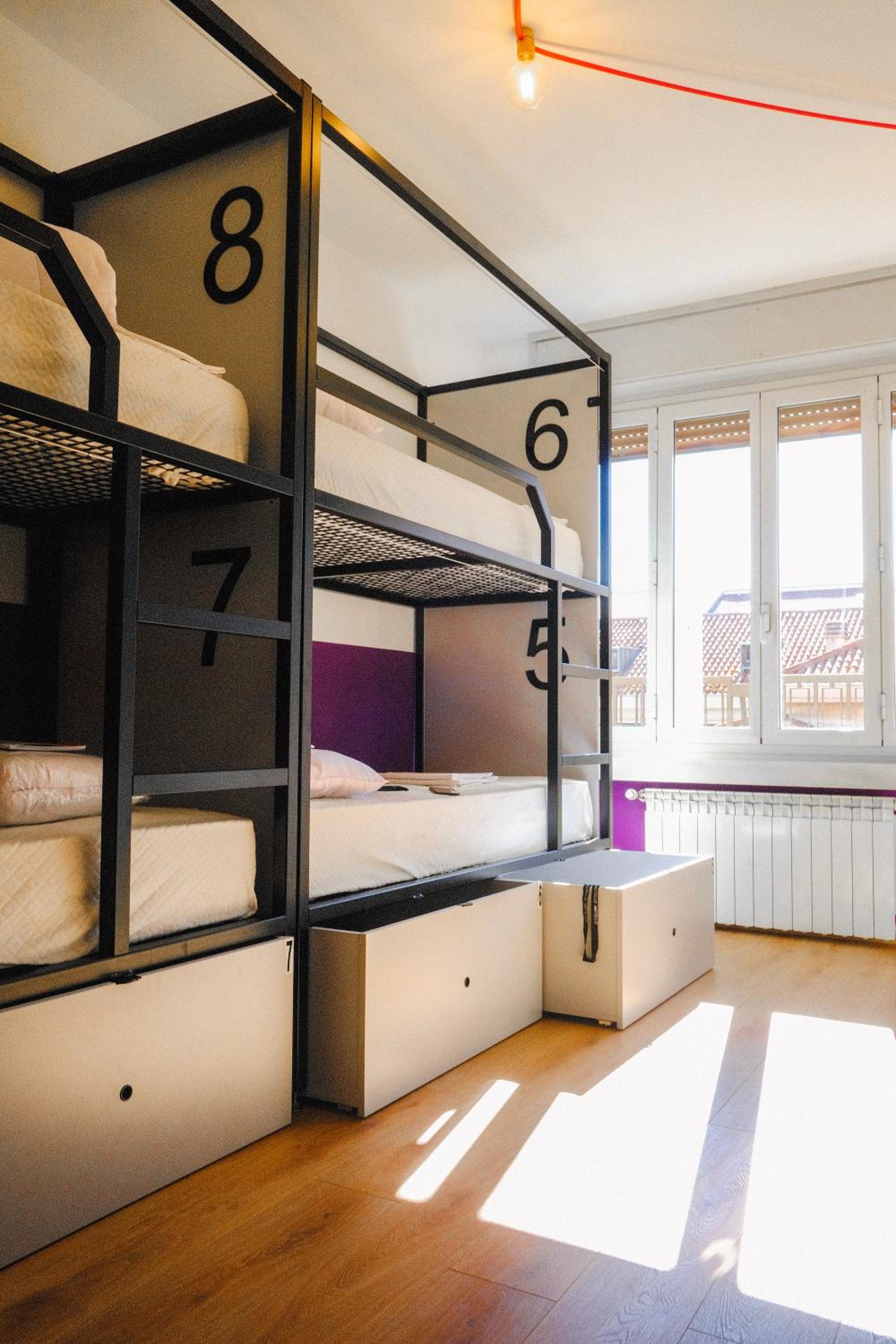 Bed in 8-Bed Mixed Dormitory Room photo 1