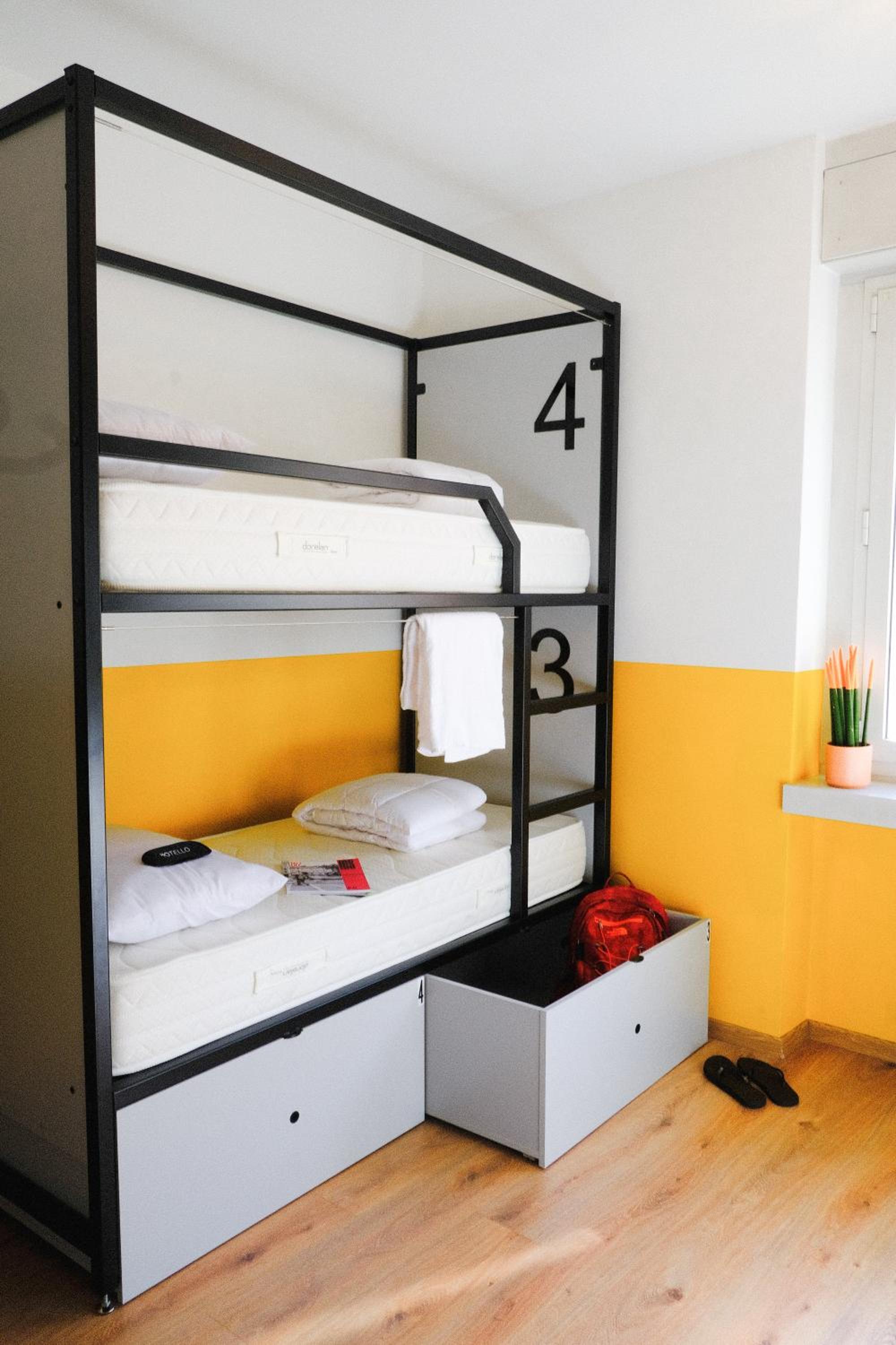 6-Bed Mixed Dormitory Room photo 3