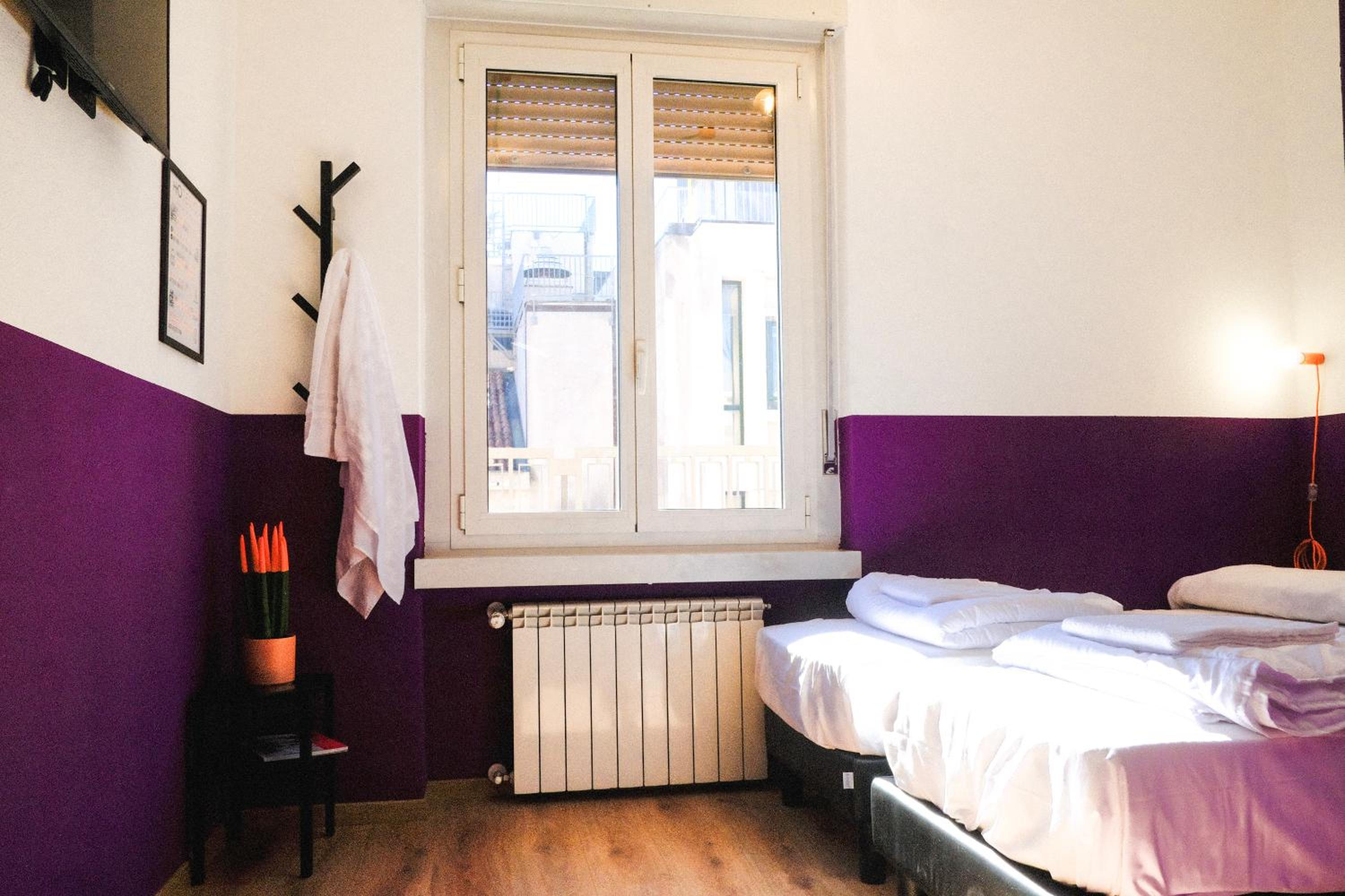 Double or Twin Room with Private External Bathroom - Photo 2