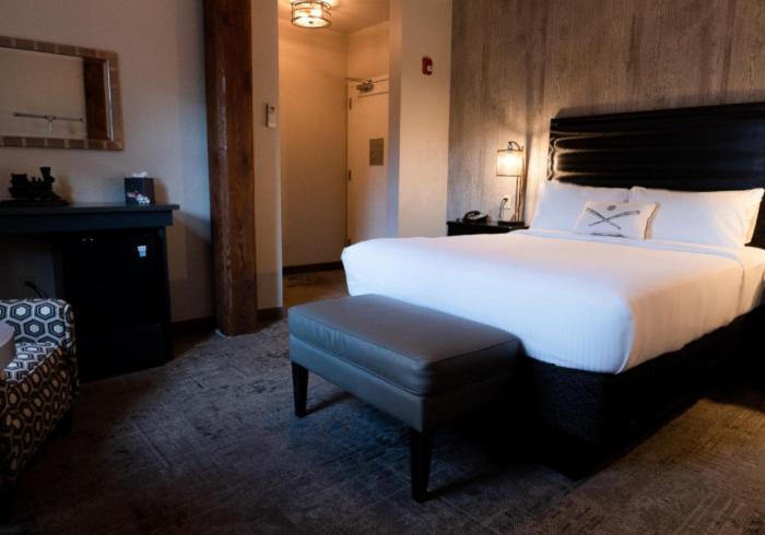 Deluxe Queen Room
