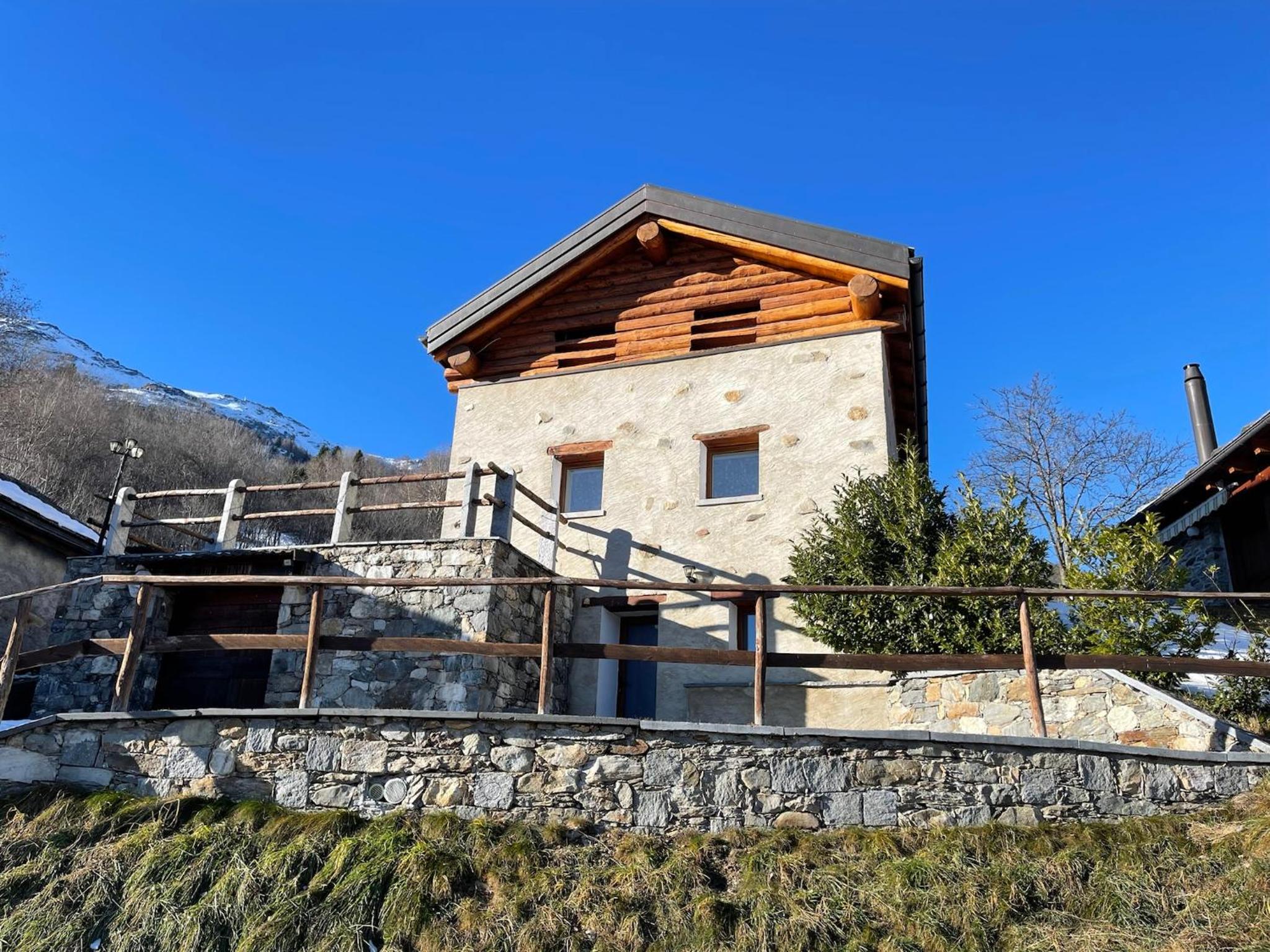 Three-Bedroom Chalet photo 1