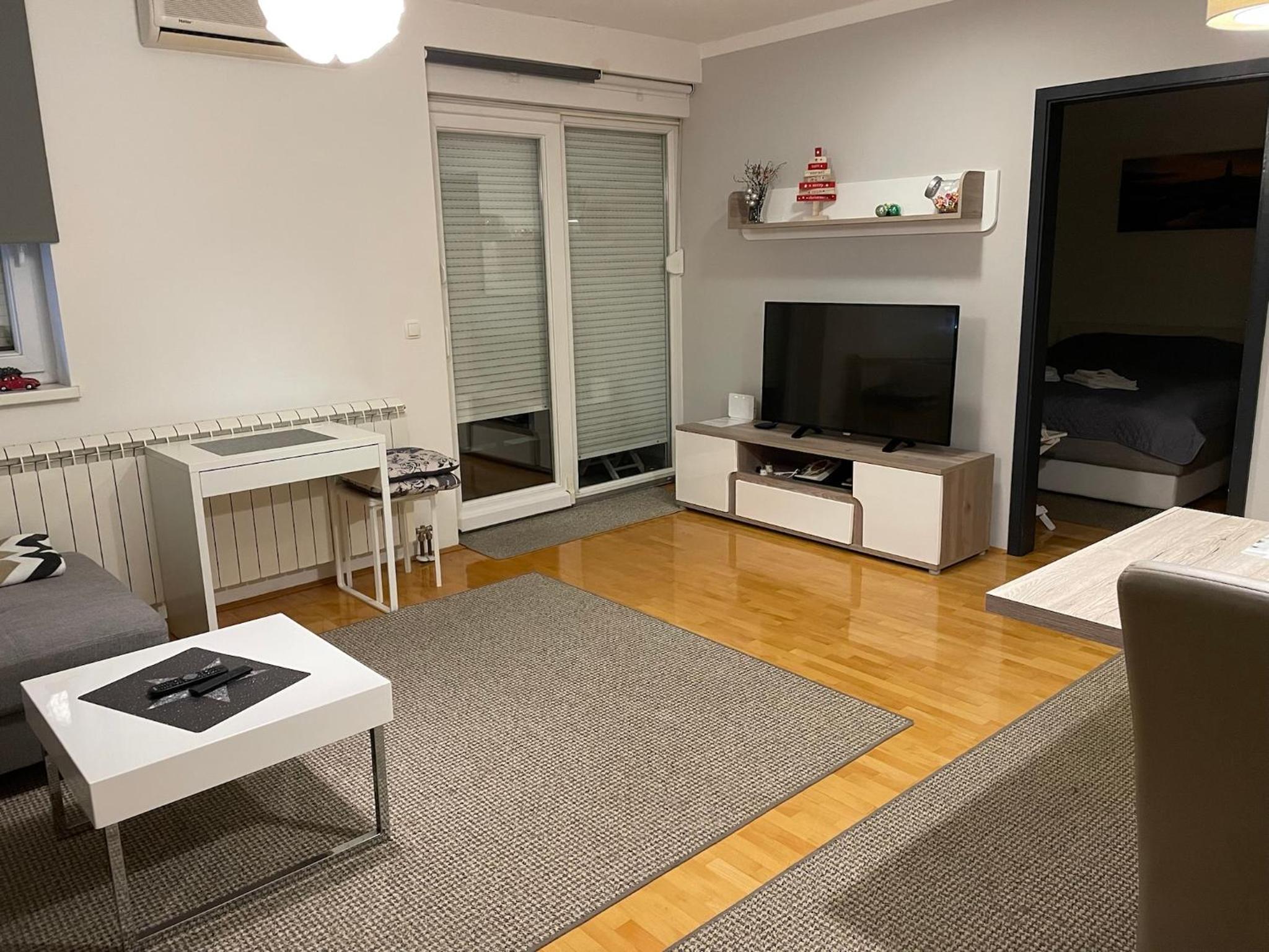 Apartment with Balcony - Photo 14