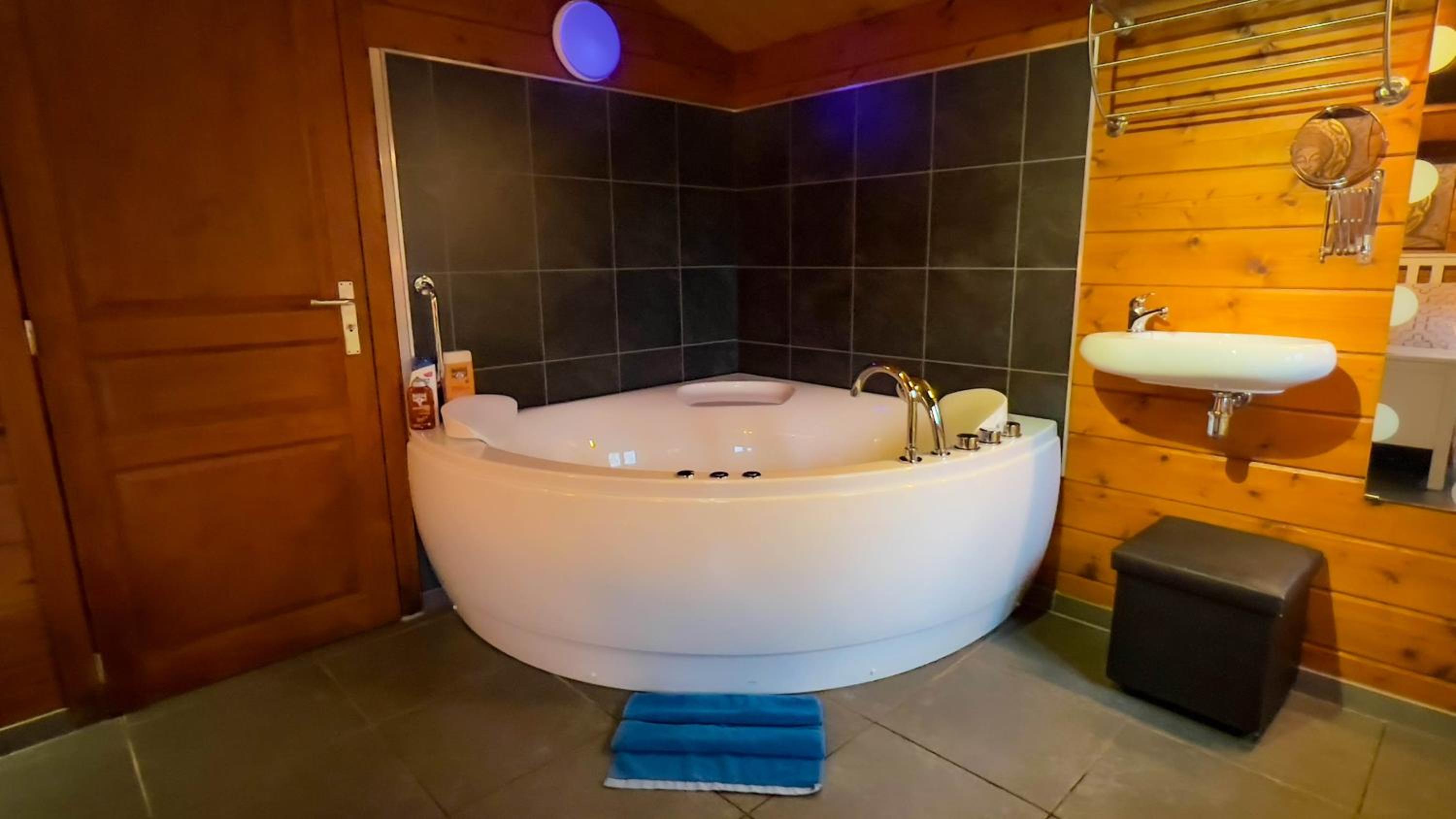 One-Bedroom Chalet - Photo 50
