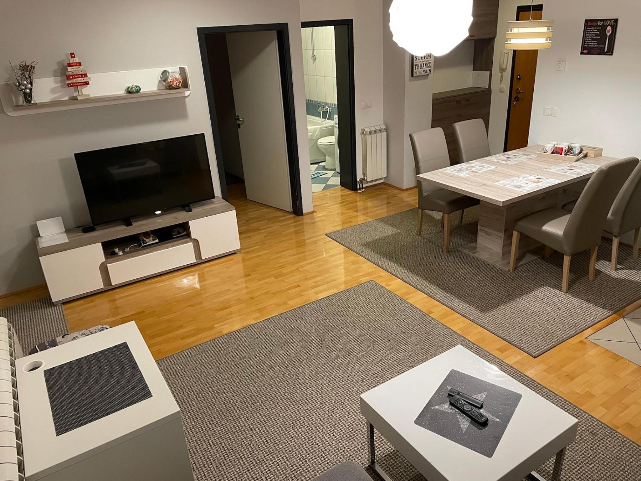 Apartment with Balcony - Photo 15