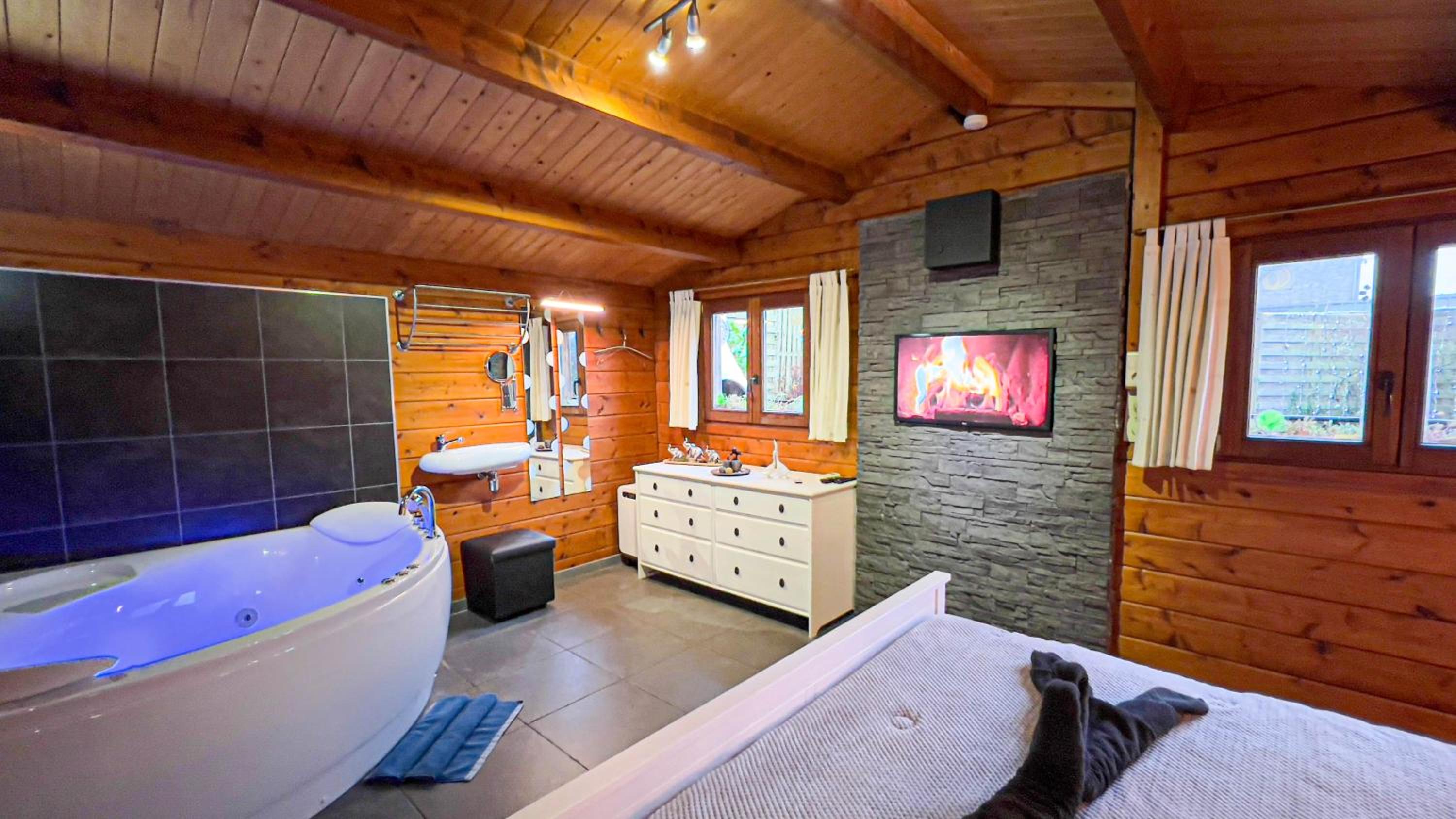 One-Bedroom Chalet - Photo 31