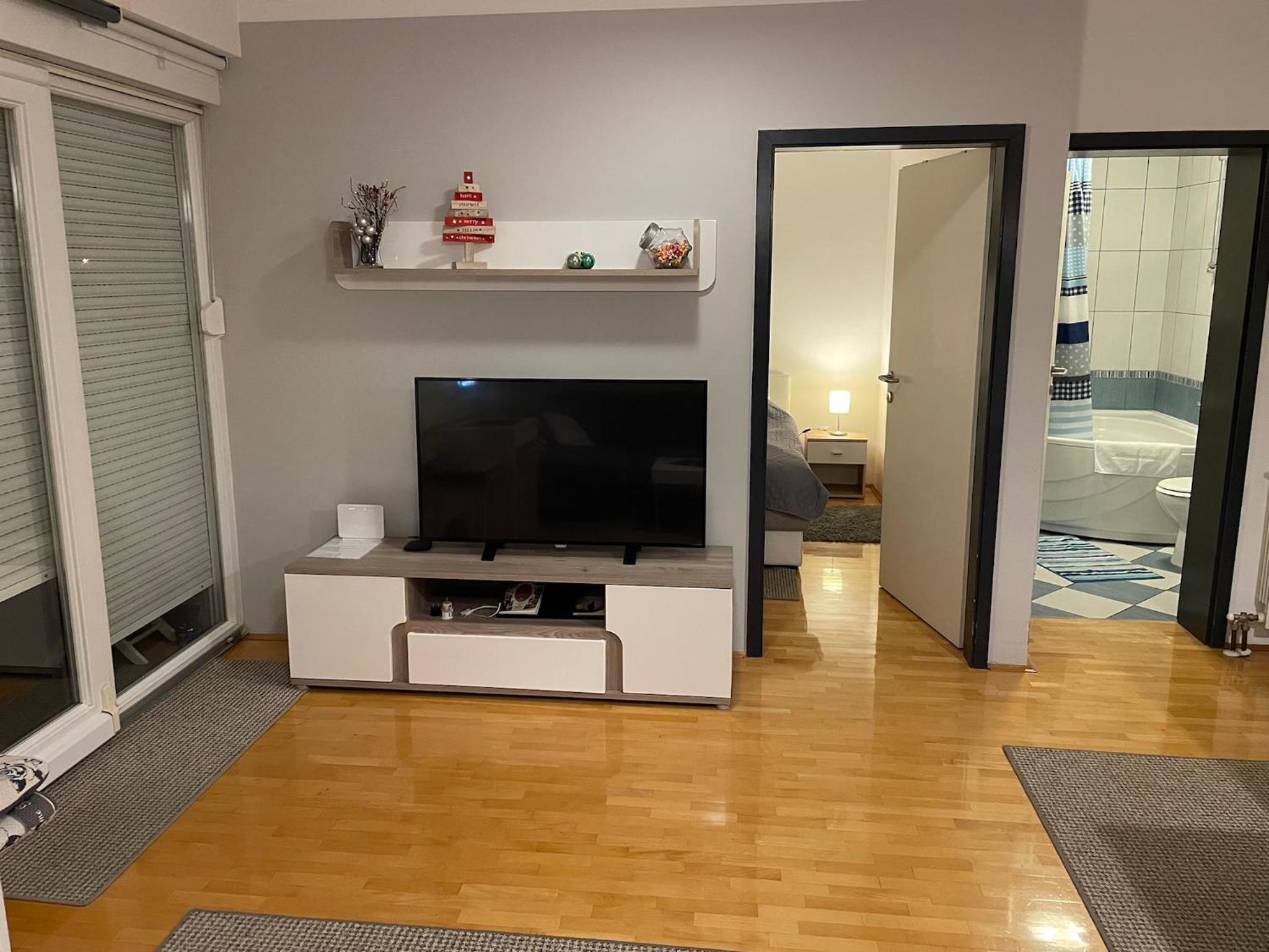 Apartment with Balcony - Photo 38