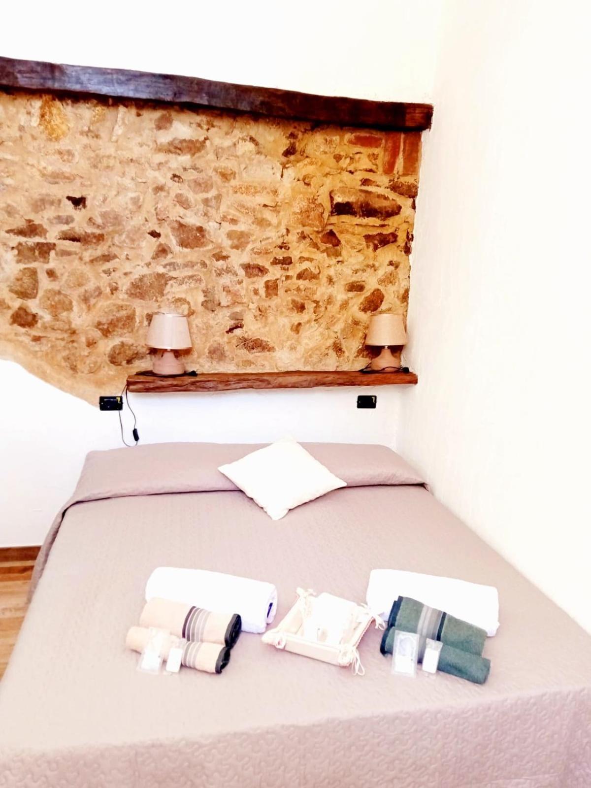 Small Double Room photo 1