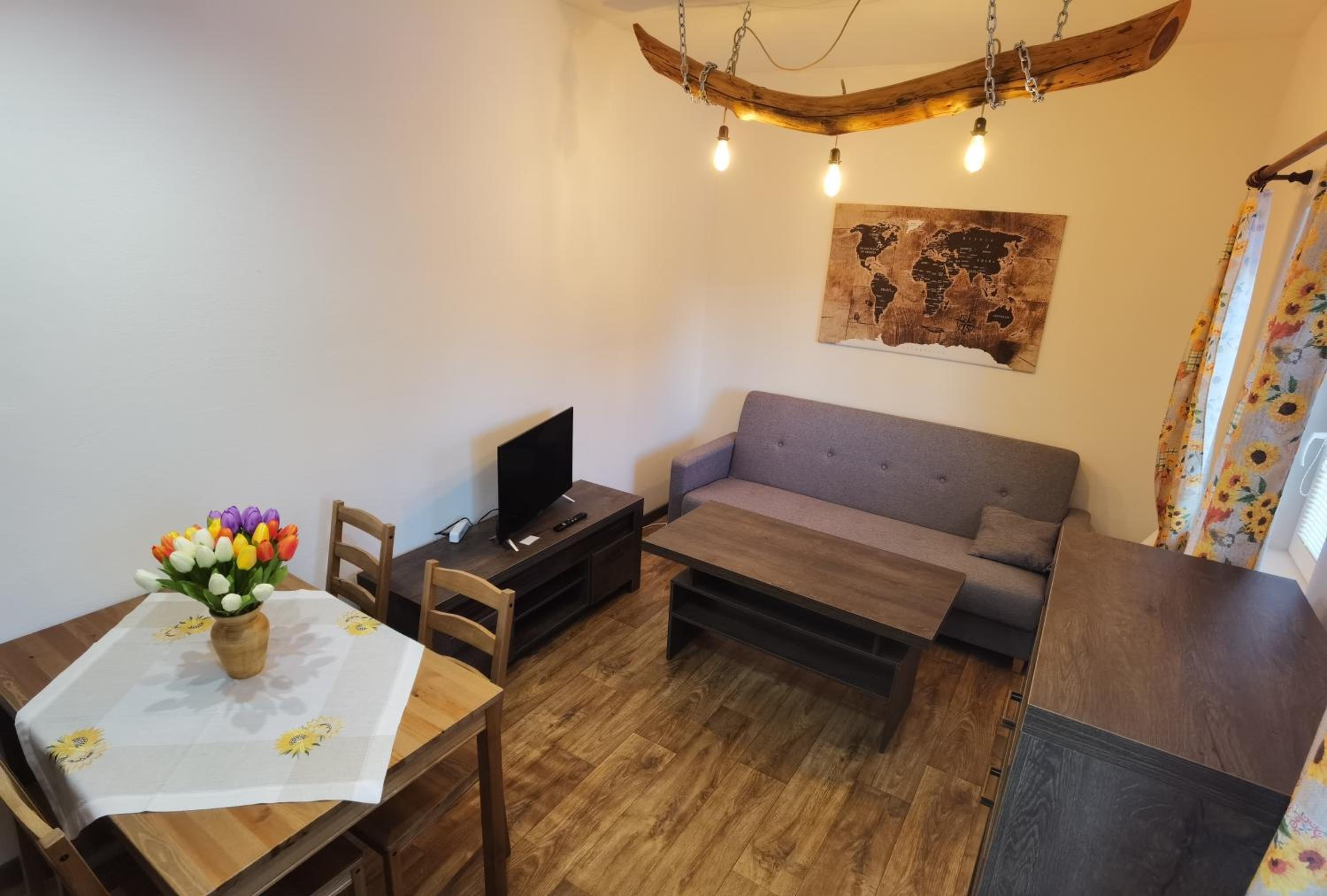 One-Bedroom Apartment - Photo 3