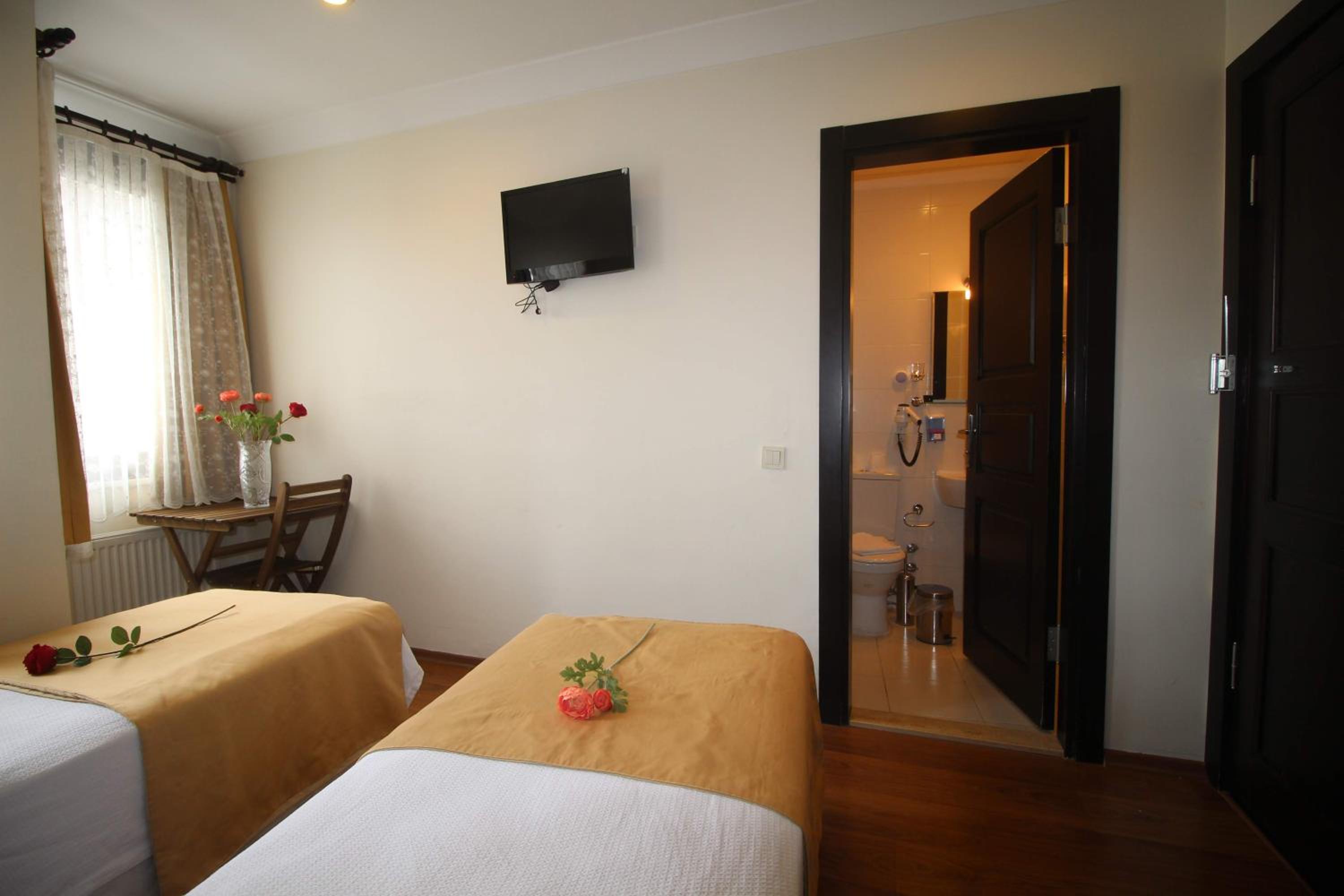 Standard Double or Twin Room photo 2