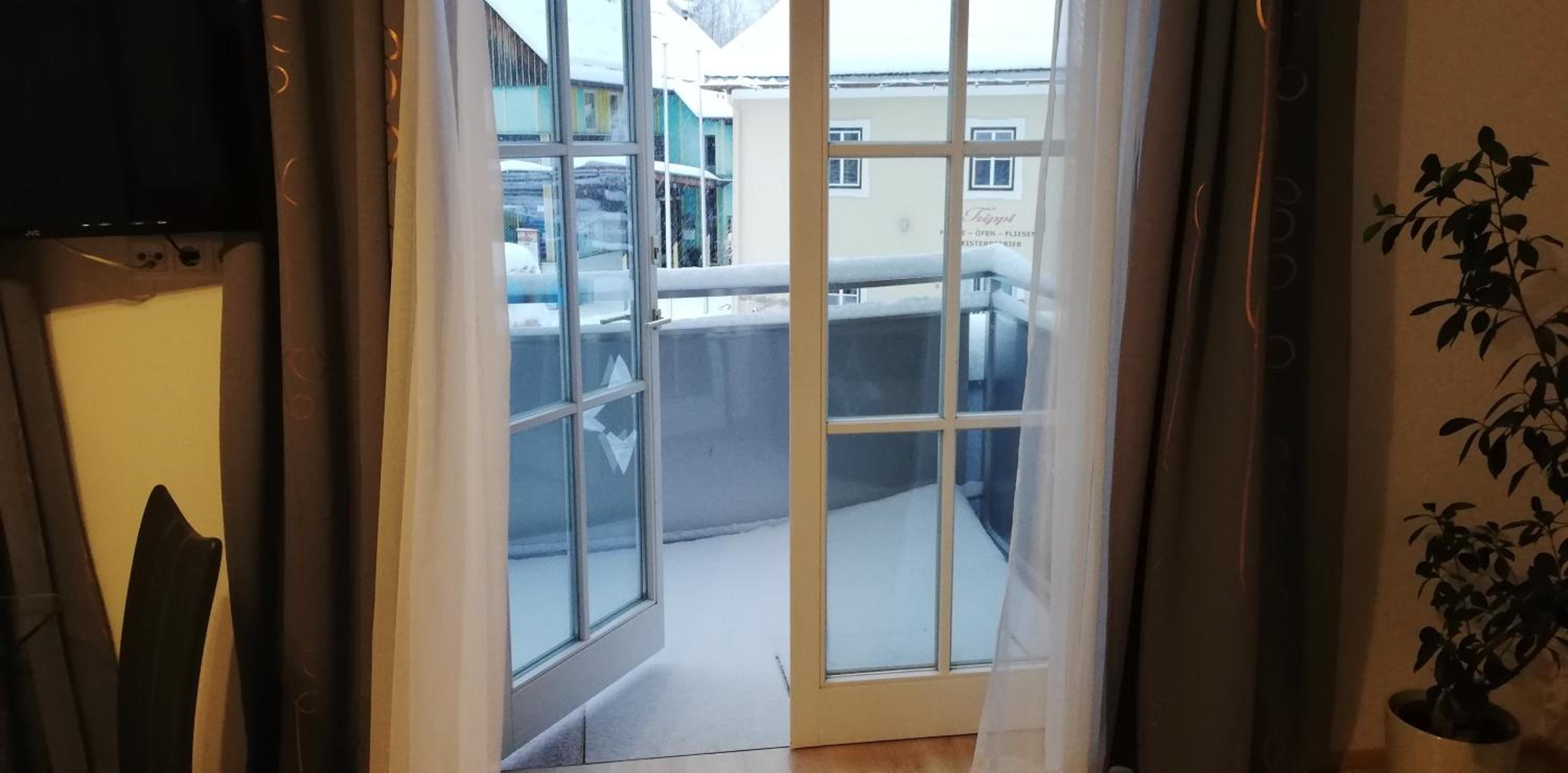 Twin Room with Balcony - Photo 6