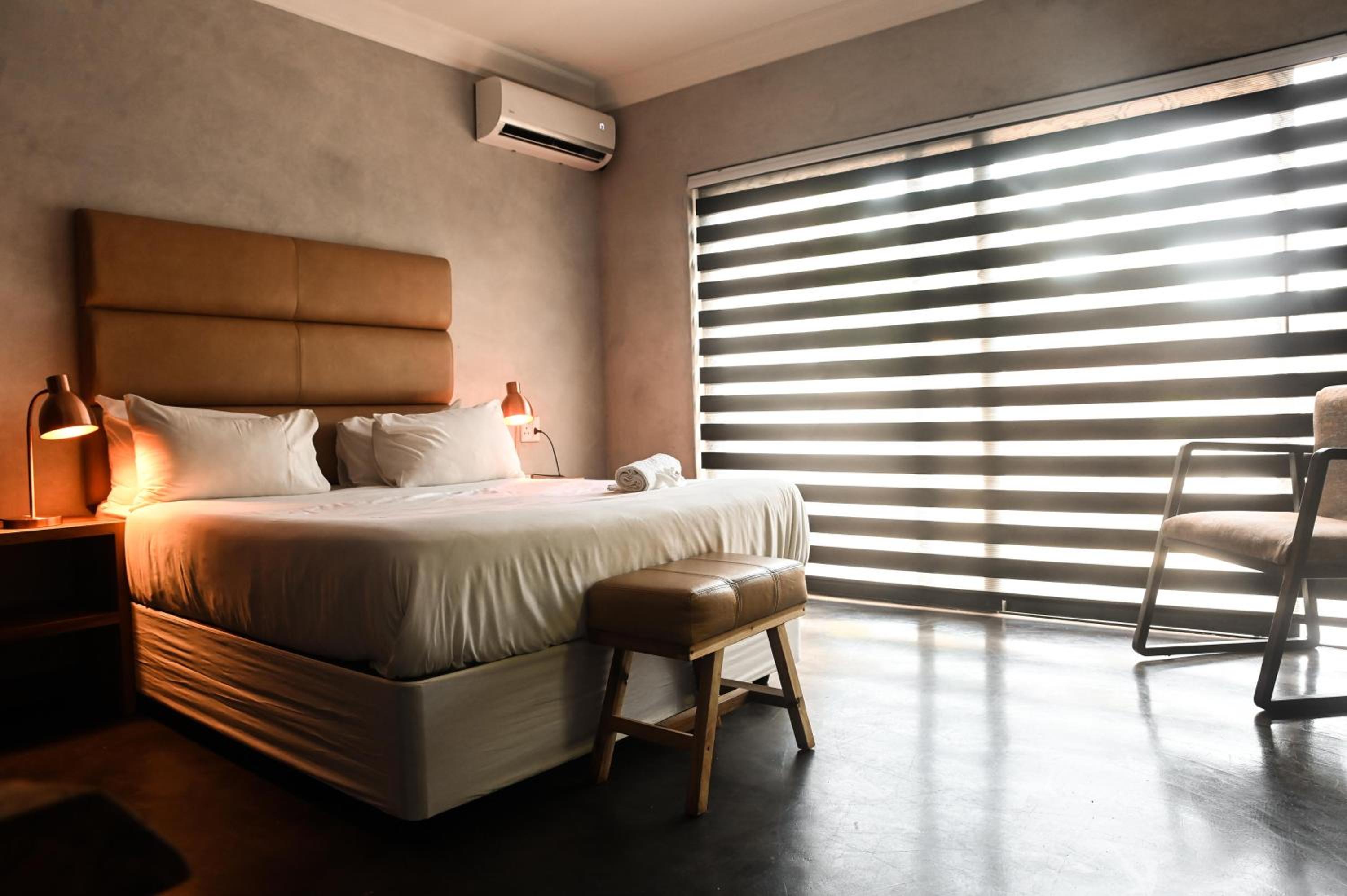 Deluxe Double Room with Balcony photo 3