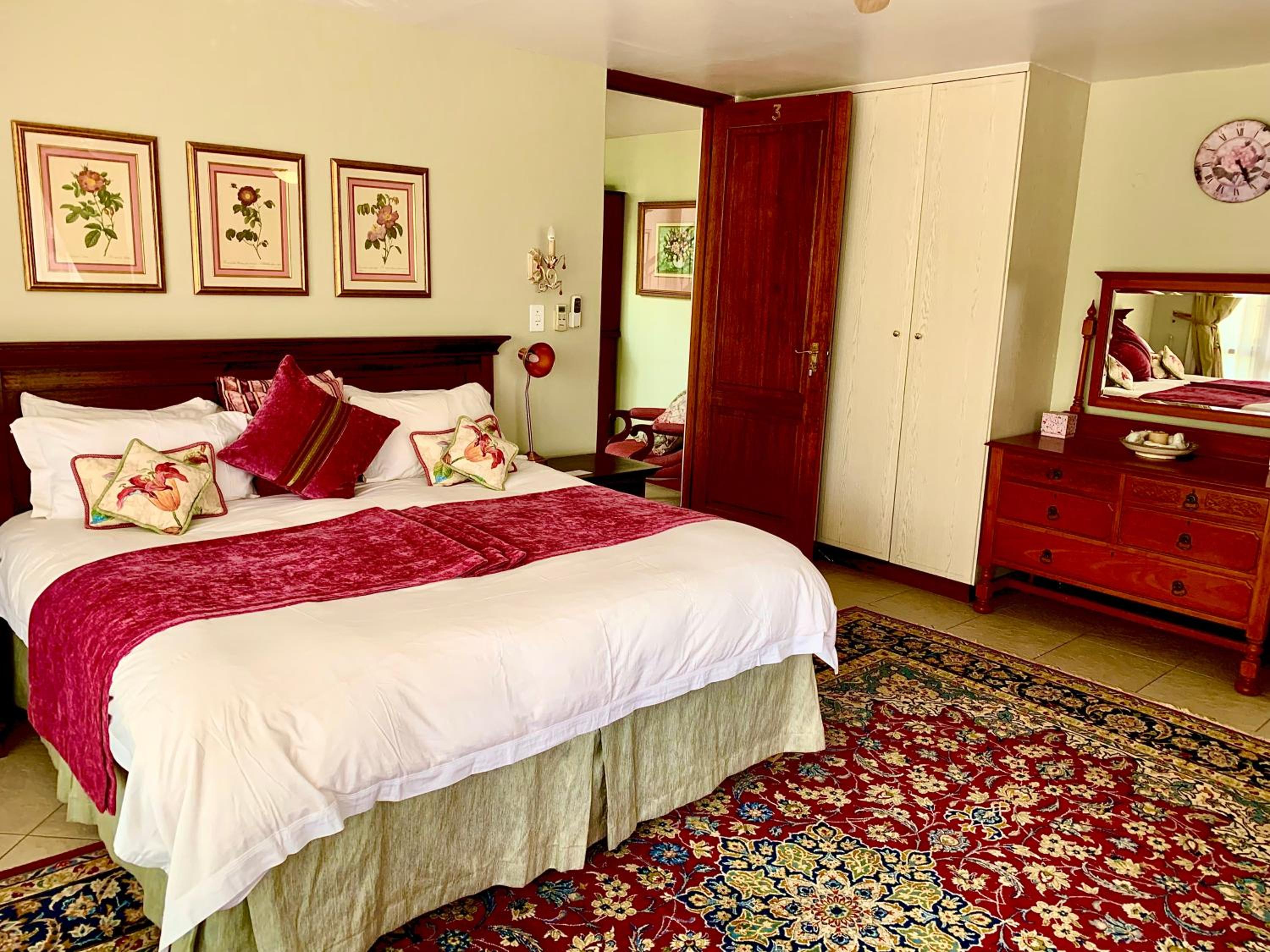 Deluxe Double Room with Bath - Photo 2