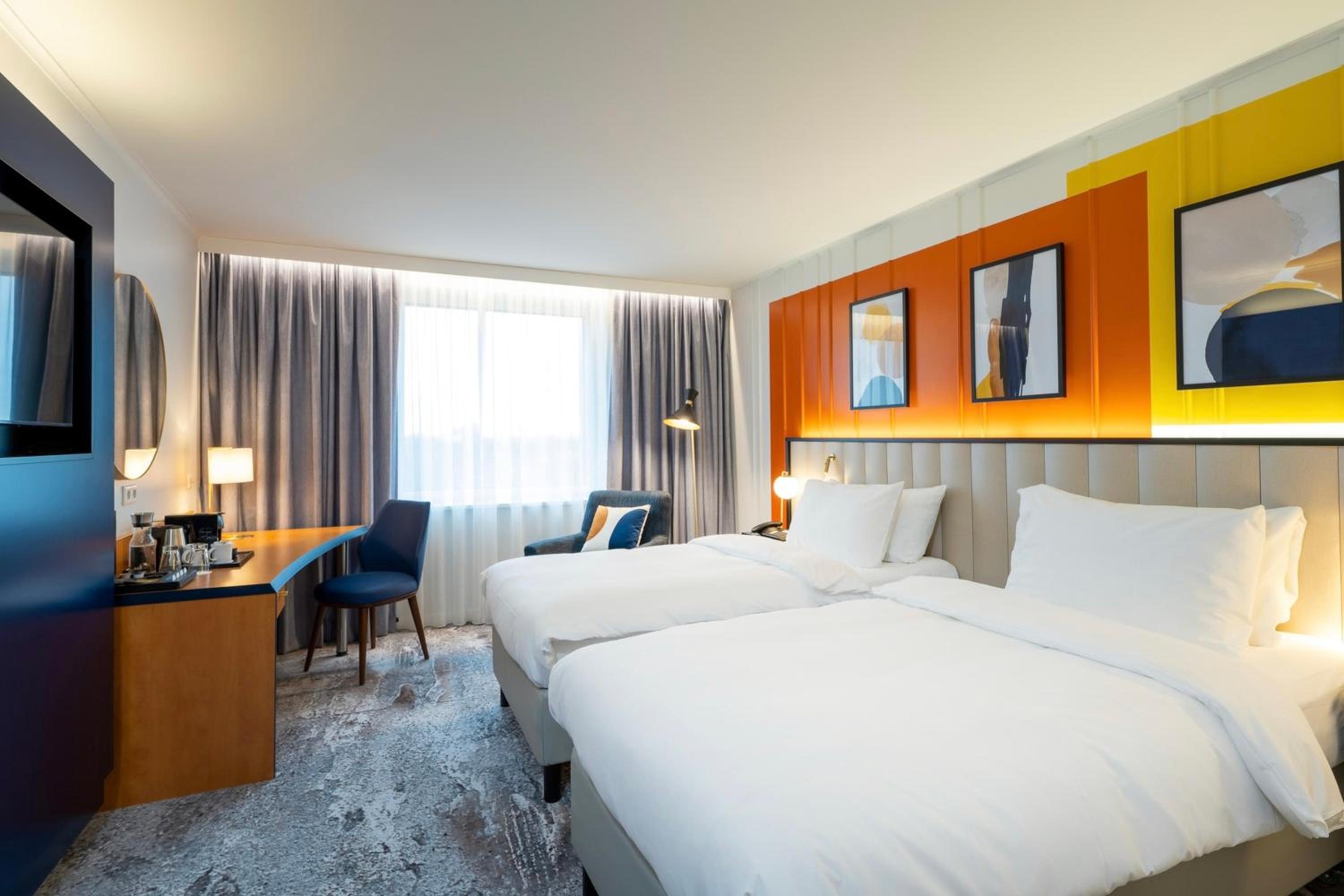 Standard Twin Room with City View