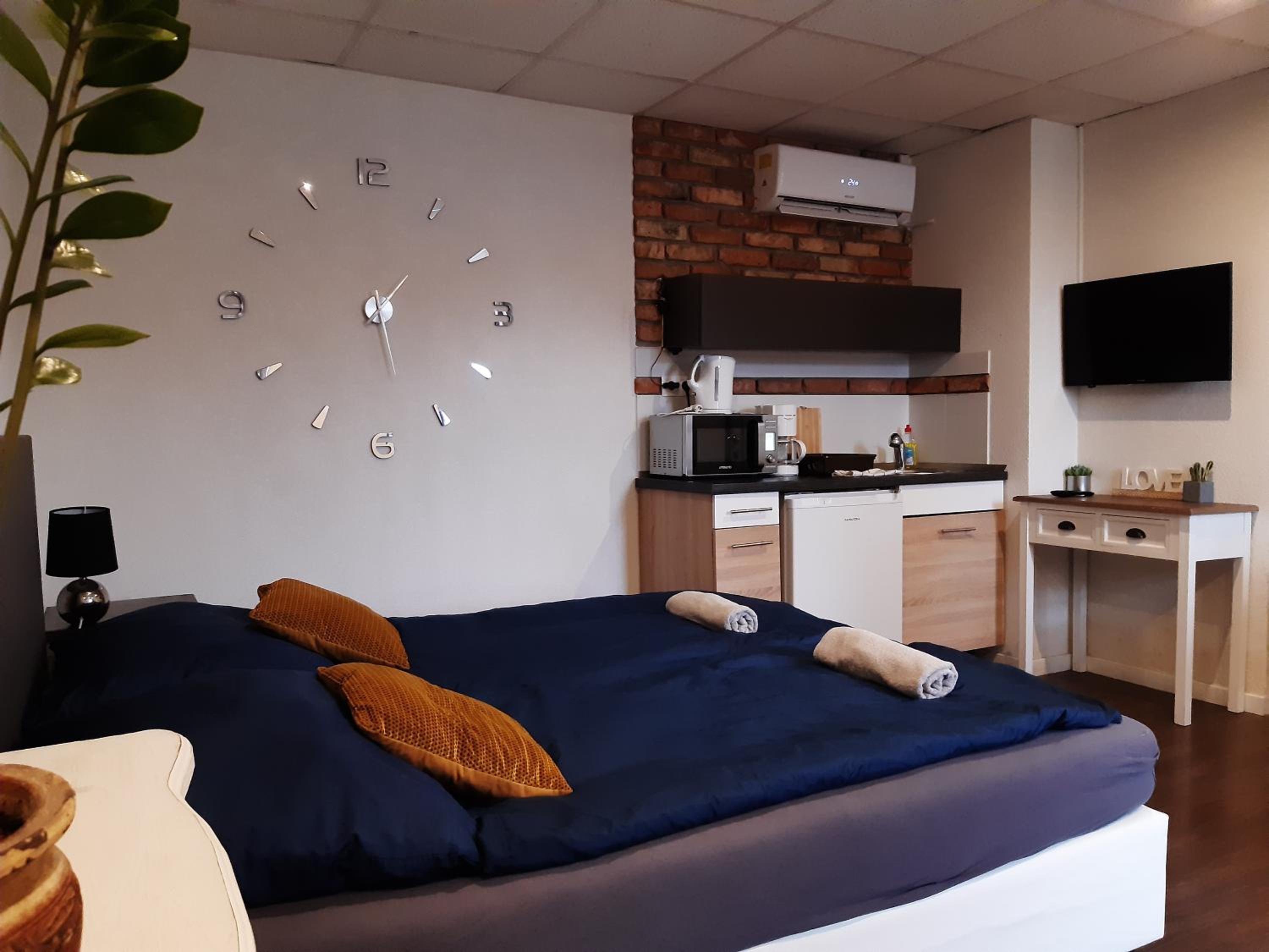 Studio Apartment photo 1
