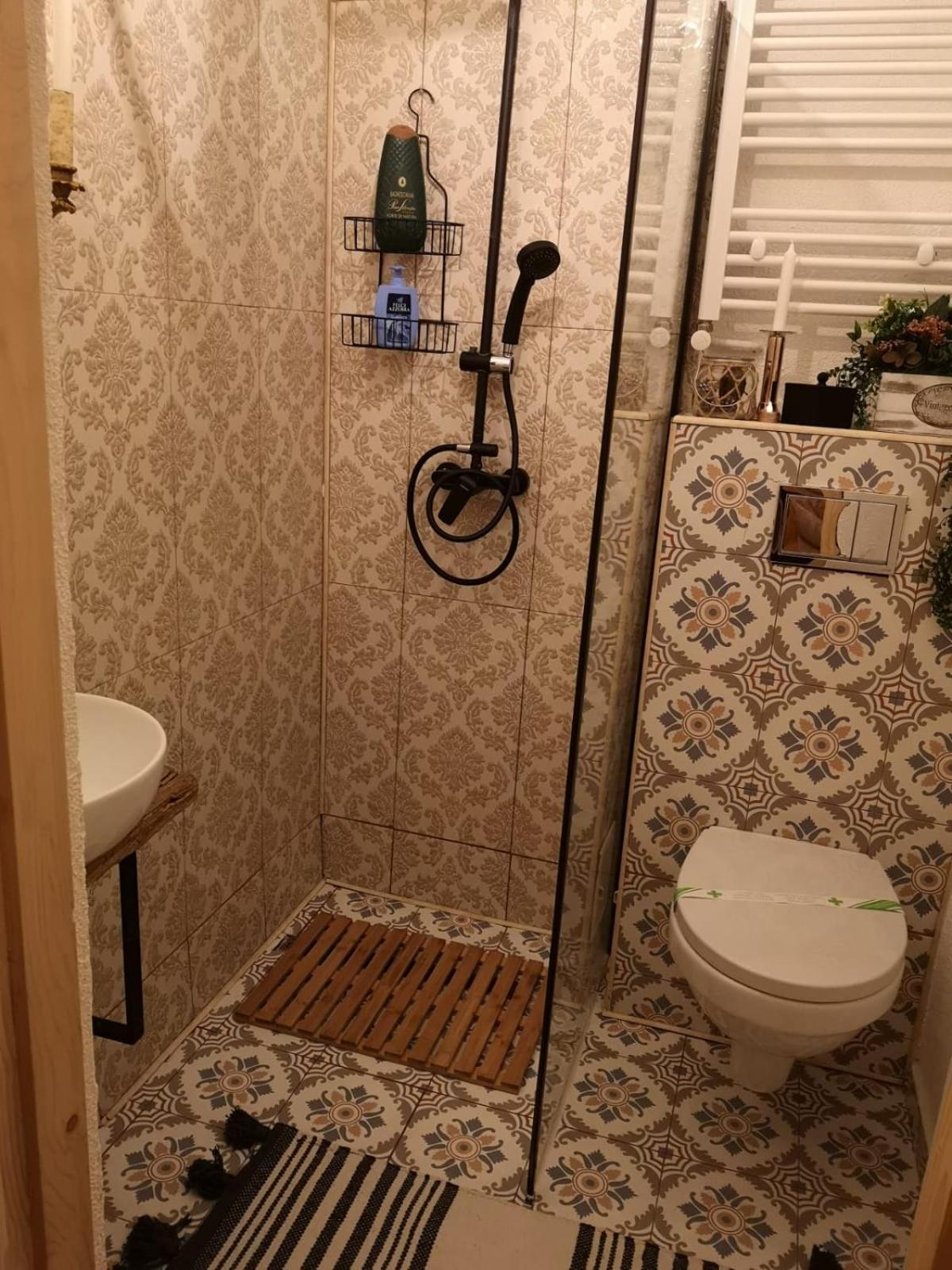 One-Bedroom House - Photo 60