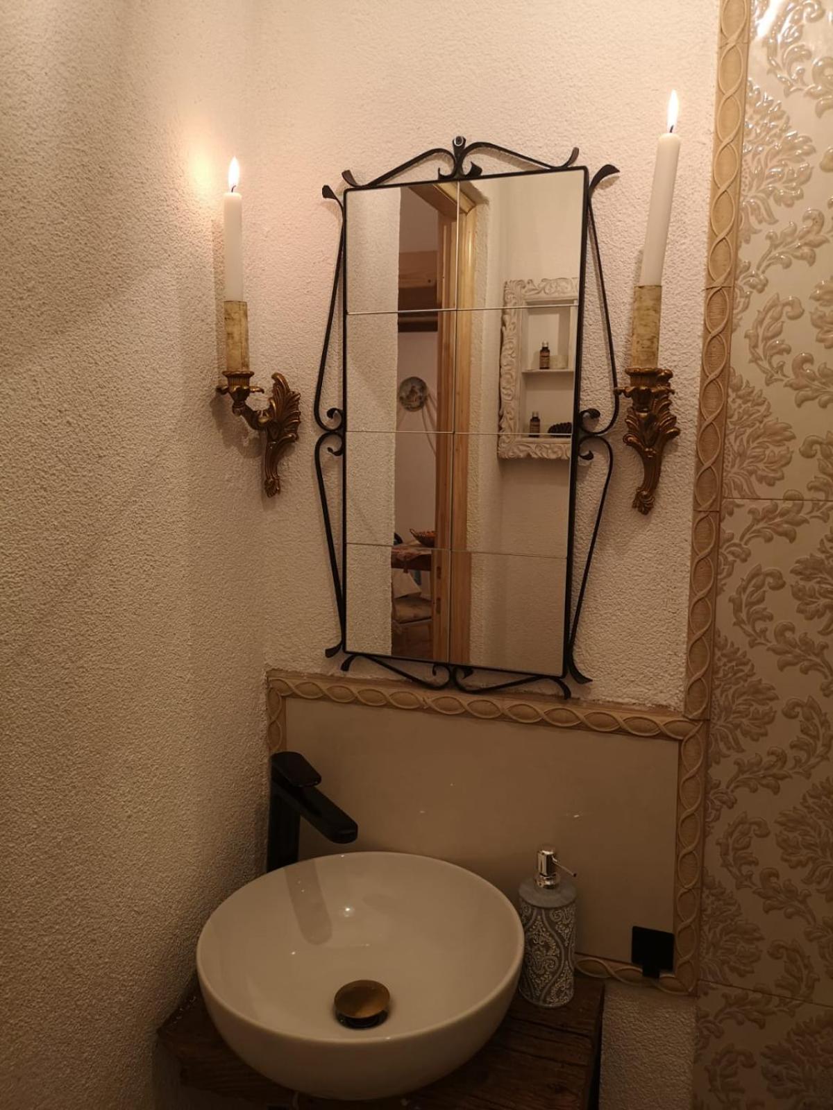 One-Bedroom House - Photo 59