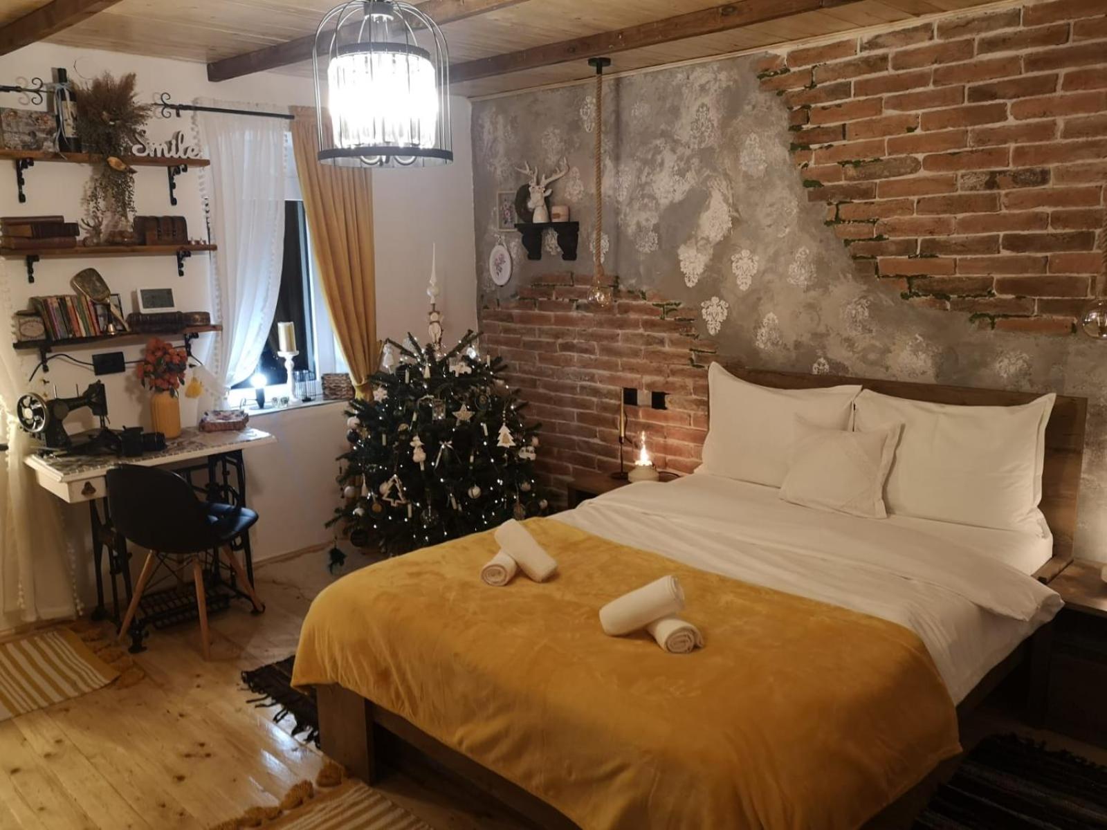 One-Bedroom House - Photo 50