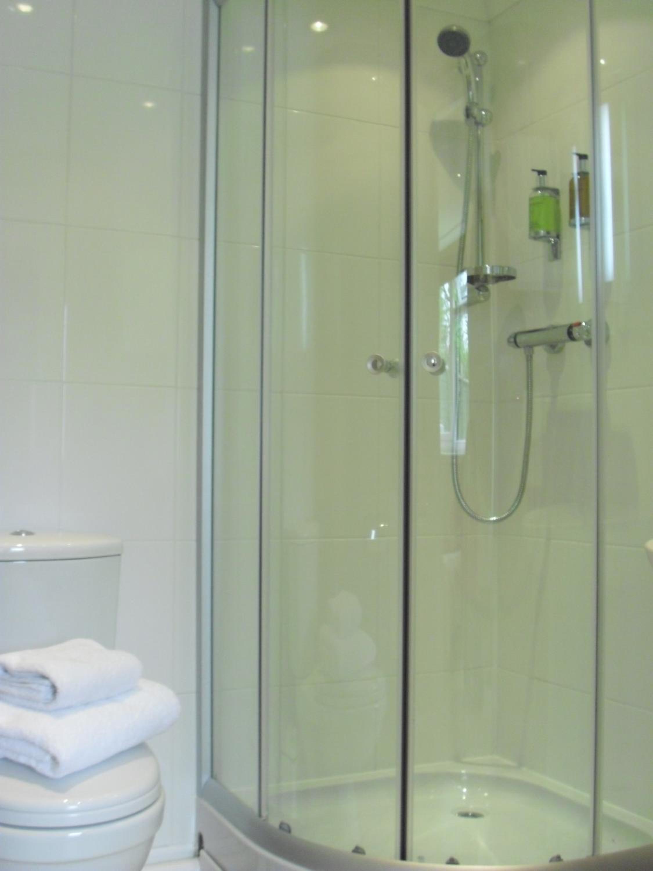 Twin Room with Private Bathroom - Photo 2