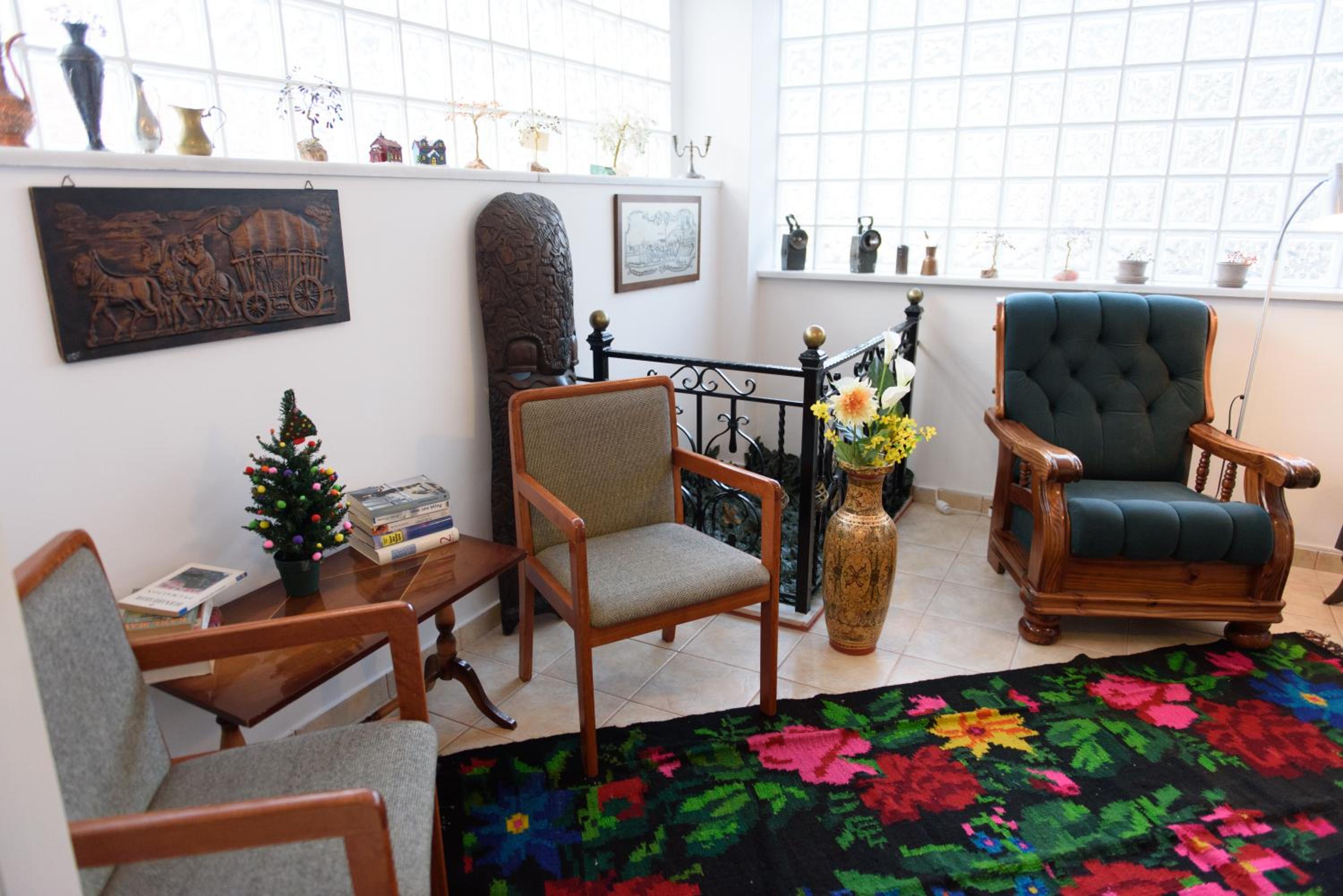 Three-Bedroom Apartment - Photo 4