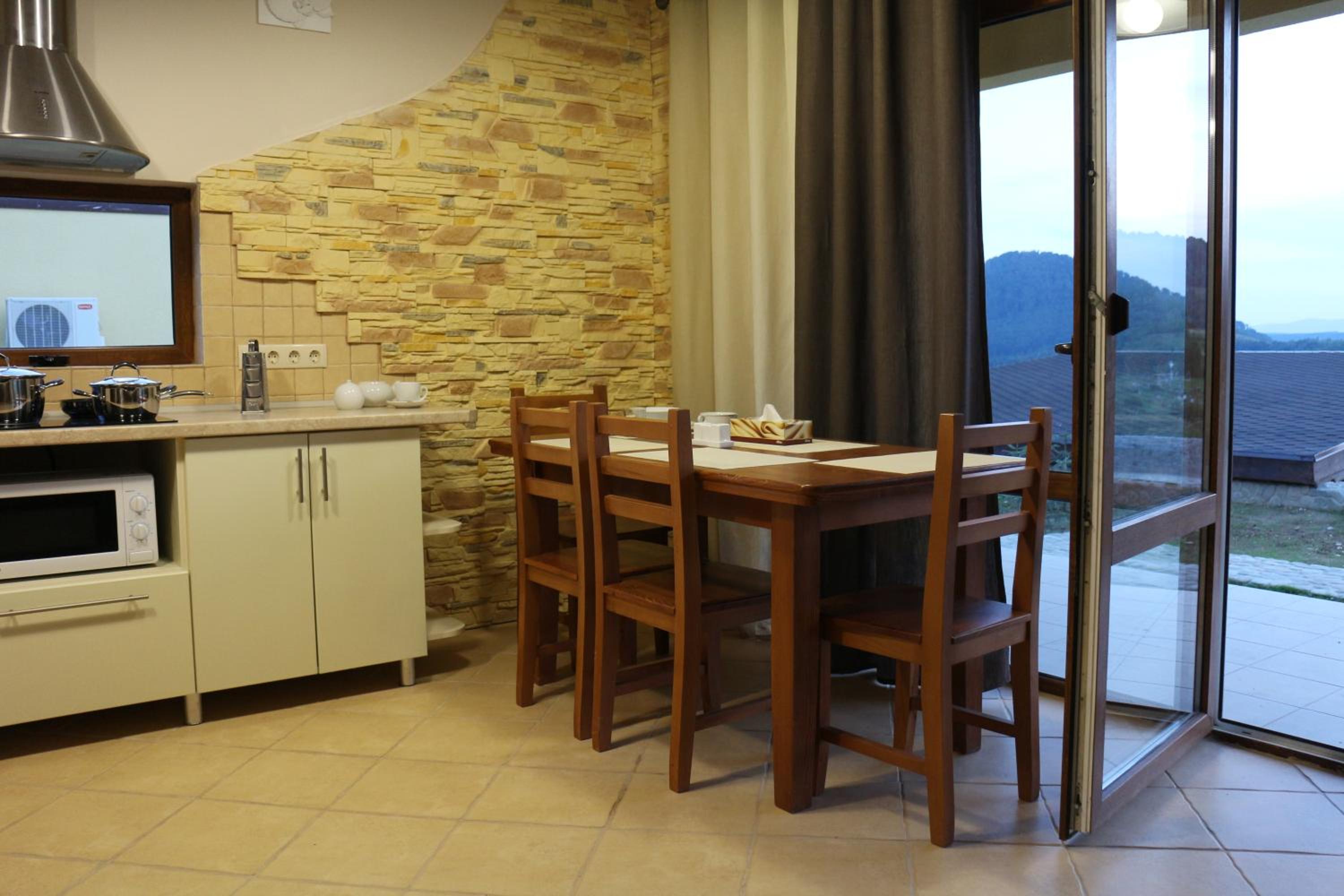Apartment with Mountain View photo 3
