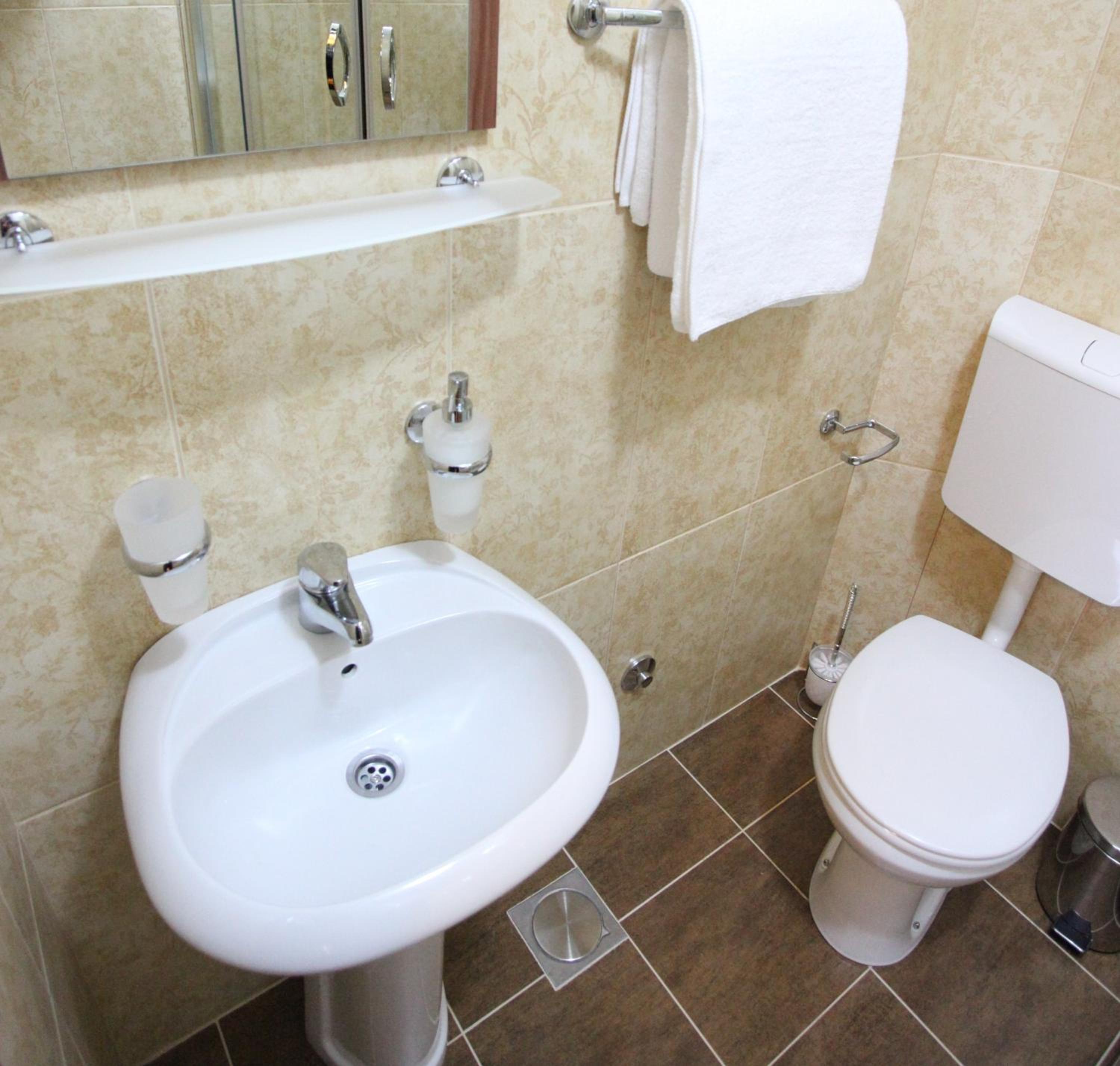 Budget Double Room photo 3
